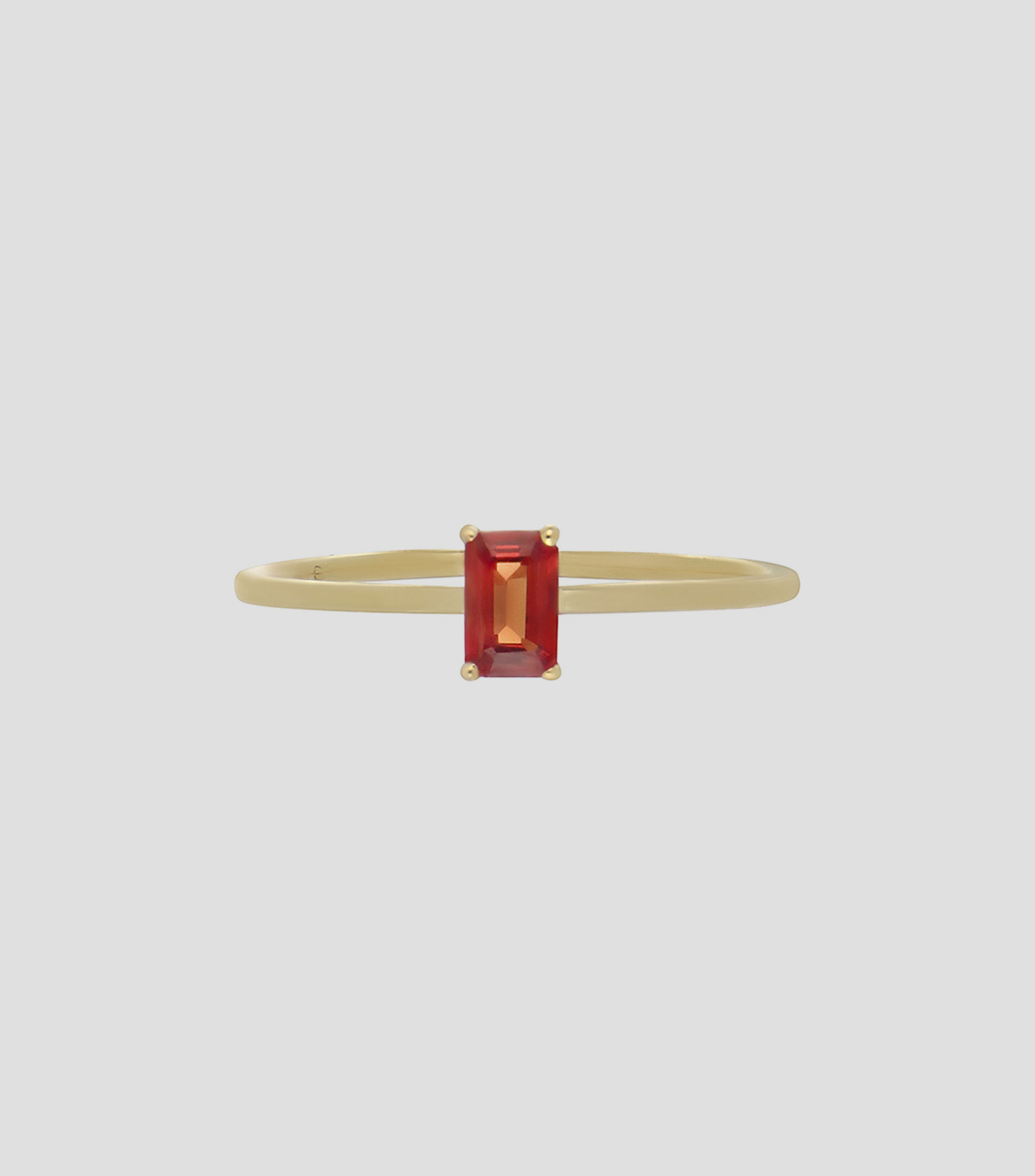 Anillo en oro amarillo de 18 kilates con zafiro Mujer