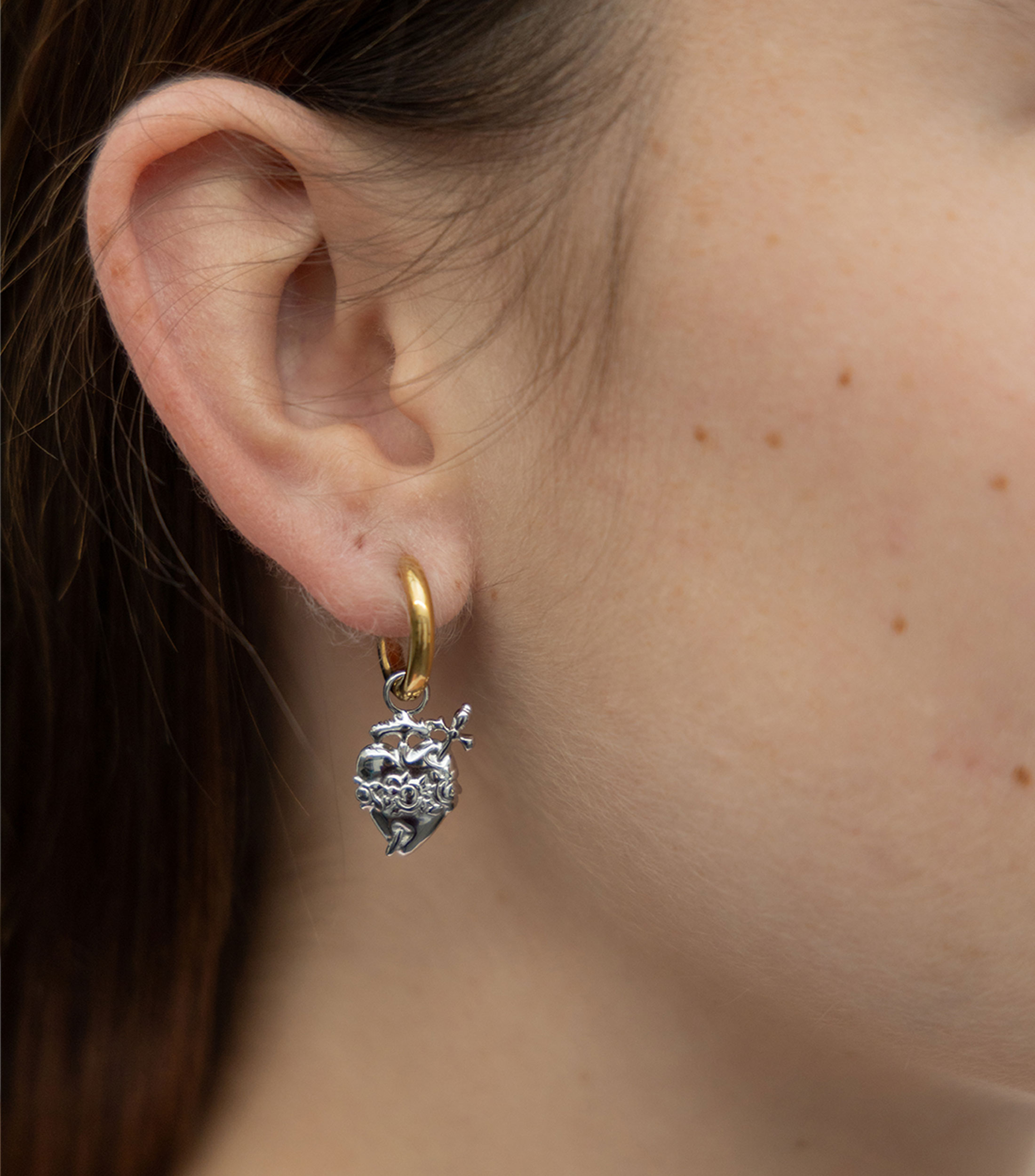 Aretes corazón bicolor Mujer