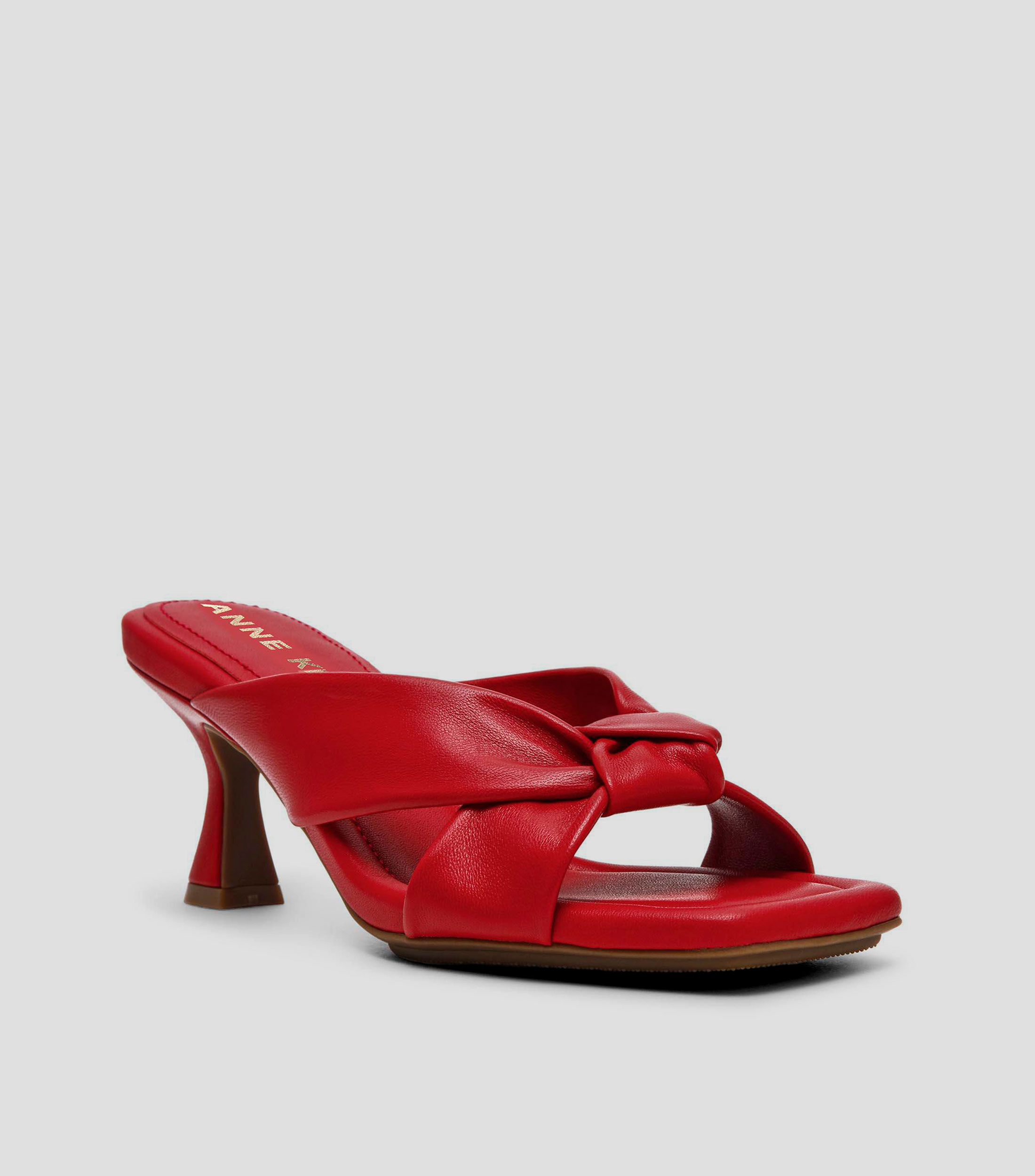 Sandalias con tacón bajo de aguja Mujer