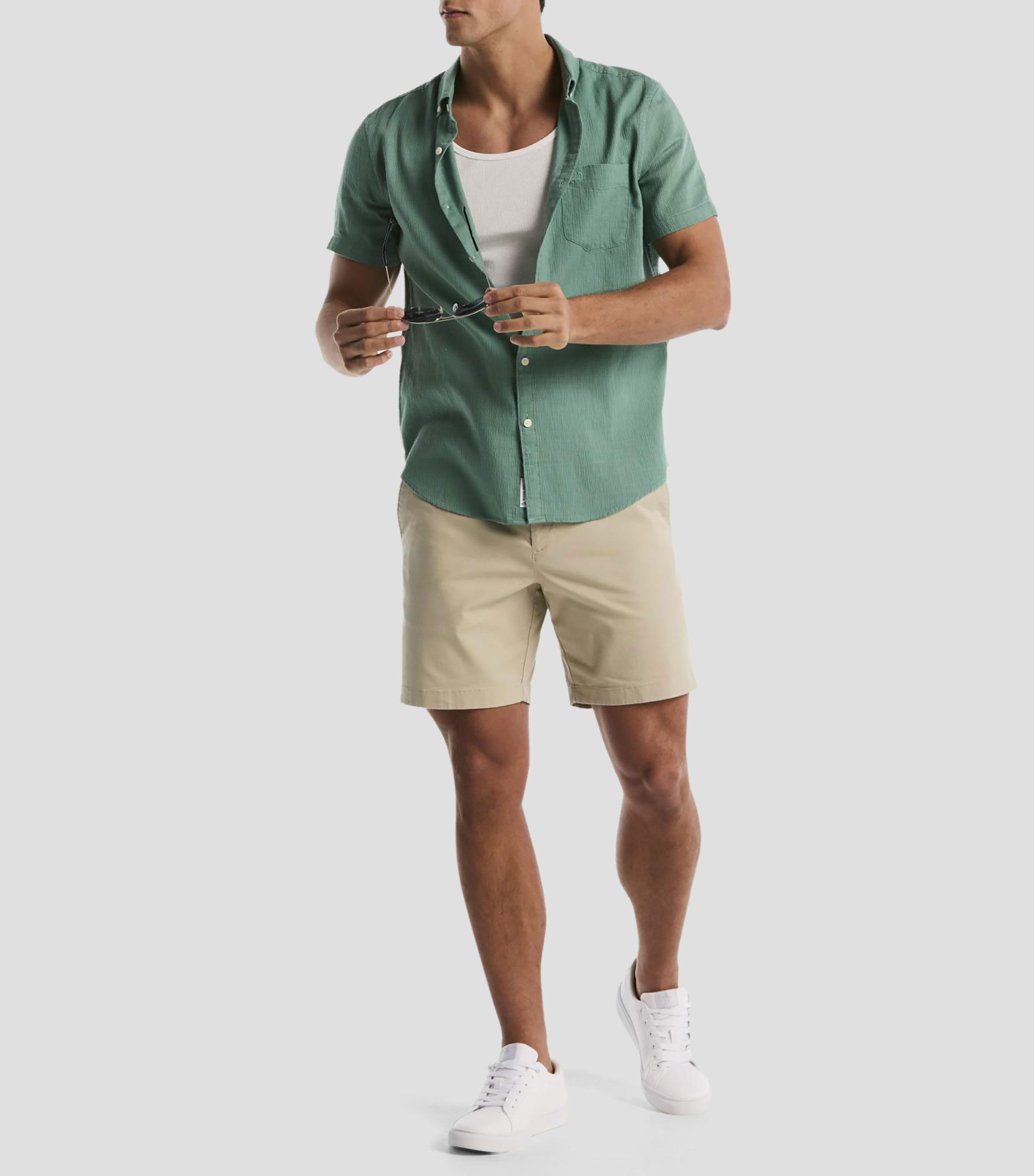 Camisa sólida manga corta Hombre
