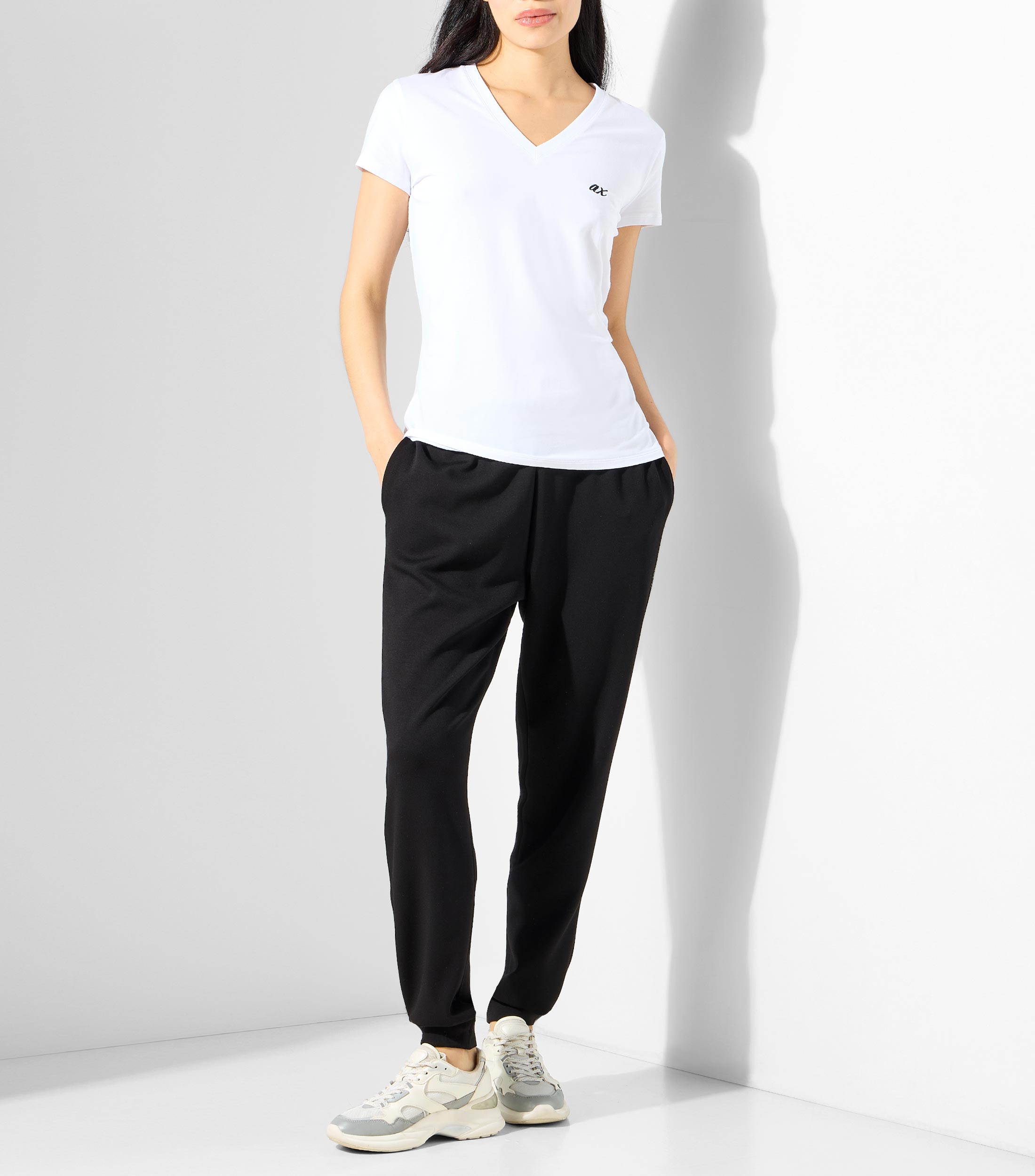 Playera cuello V manga corta lisa Mujer