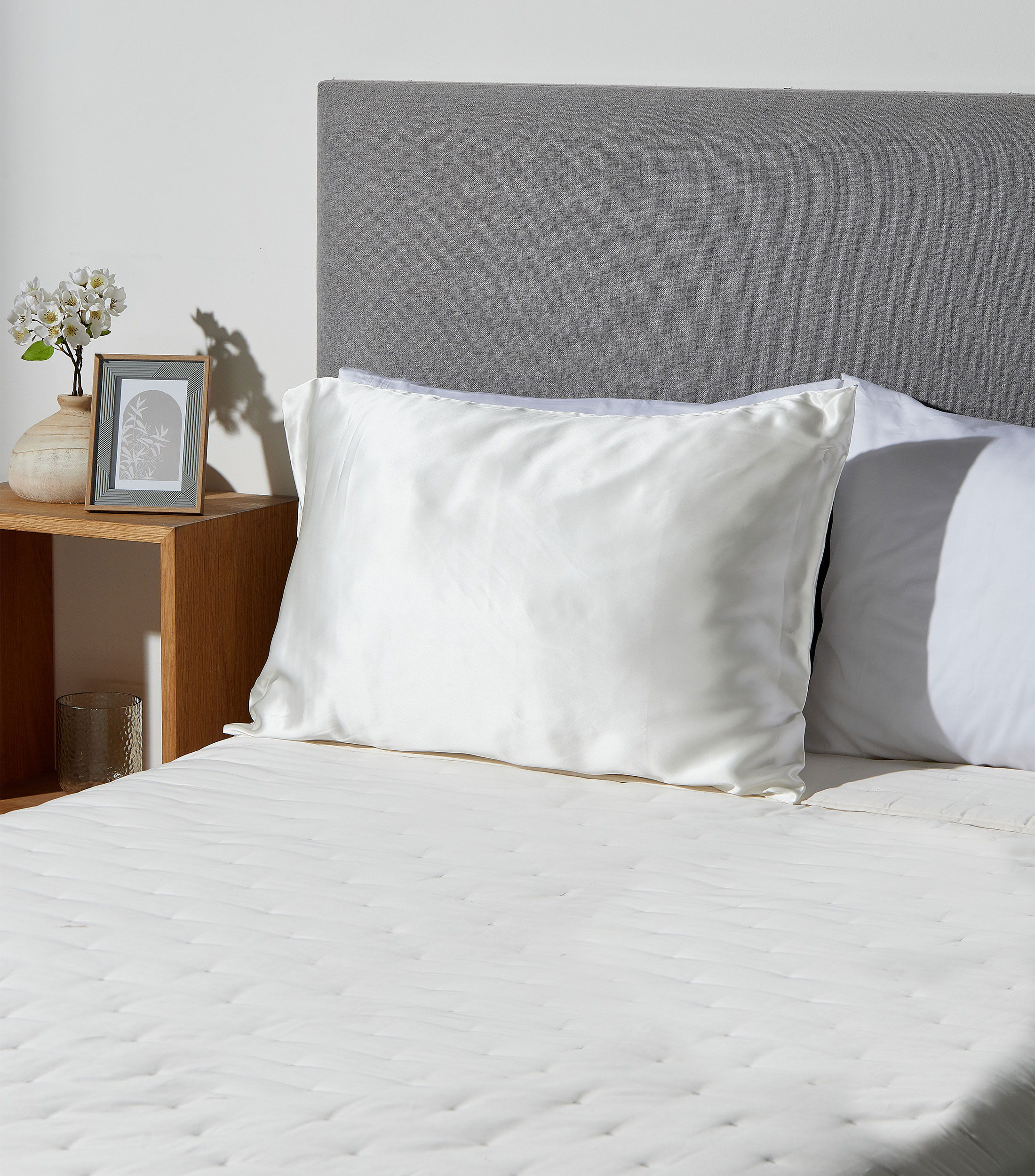 Funda para Almohada Estandar de Seda Blanca