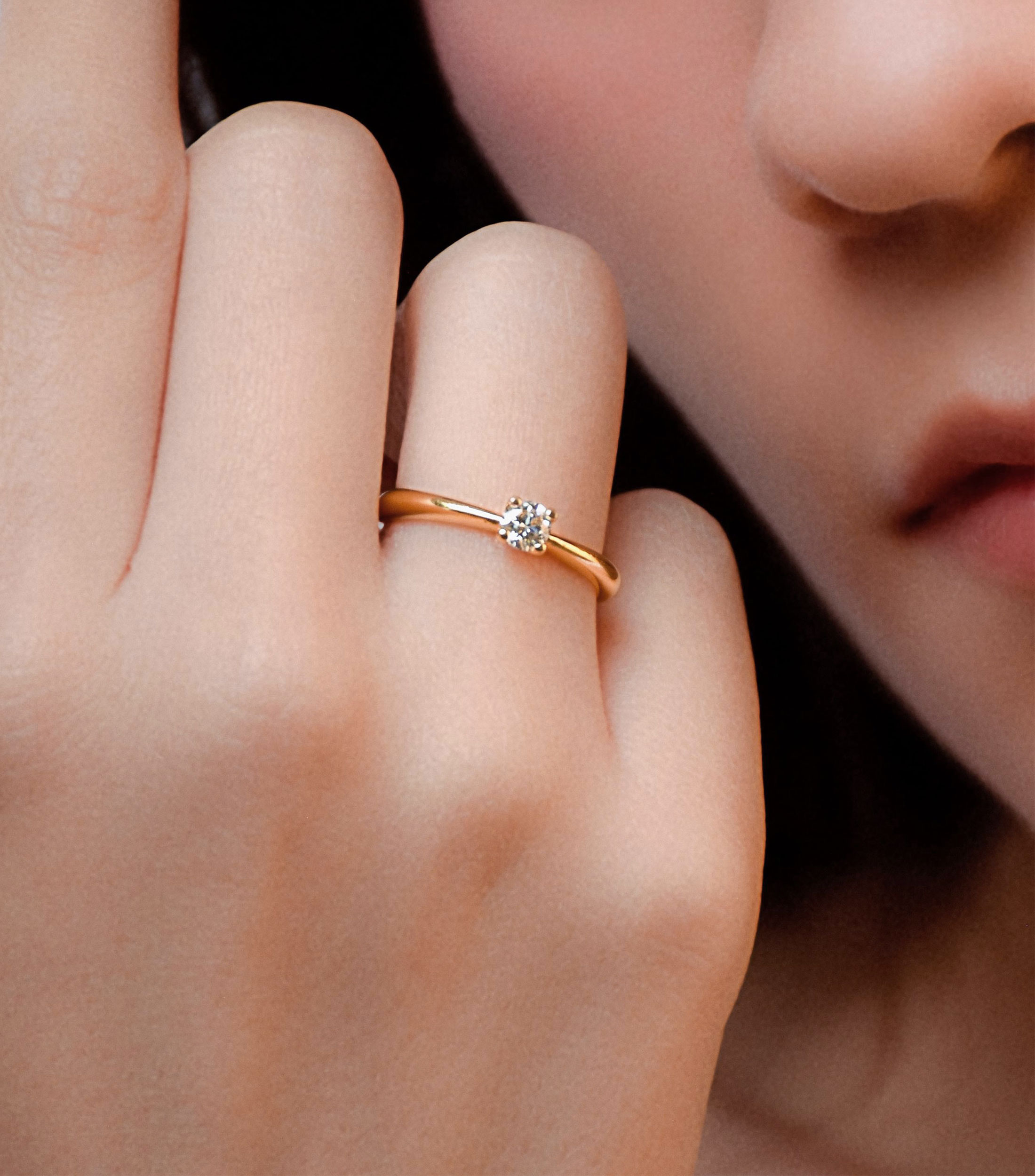 Anillo en oro amarillo de 14 kilates con diamante Mujer