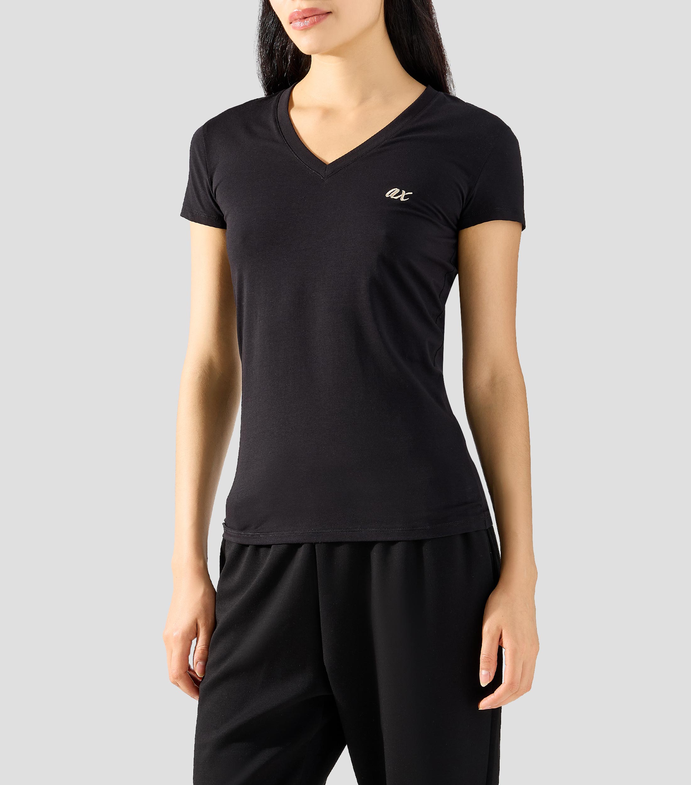 Playera cuello V manga corta lisa Mujer