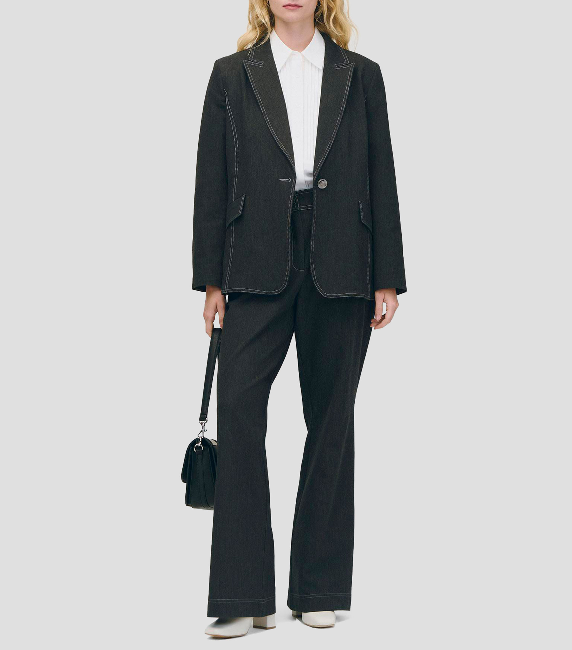 Blazer Negro Stretch Tipo Denim Corte Francés Solapa De Pico Pespuntes En Contraste Mujer