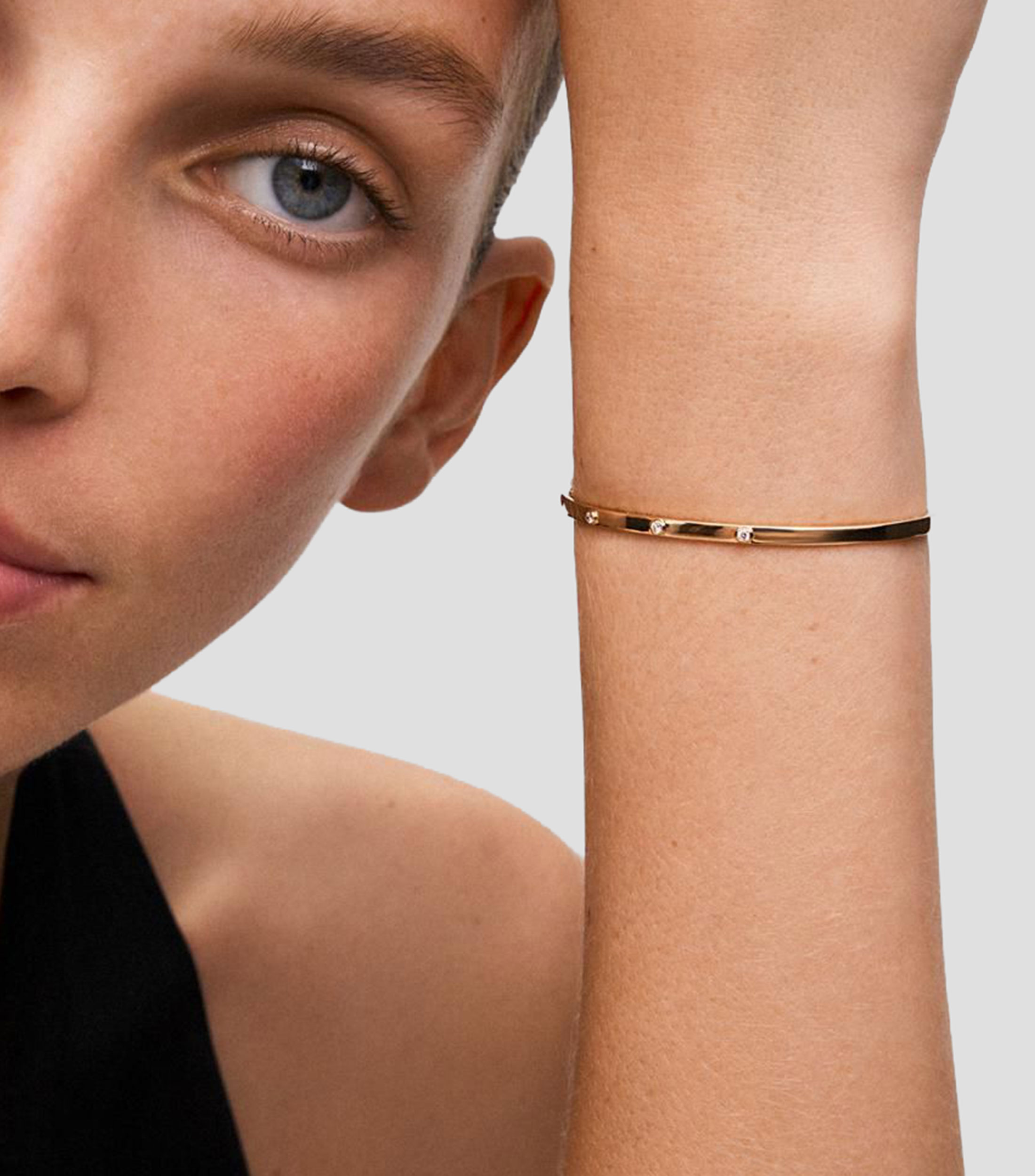 Brazalete rígido en oro amarillo de 18 kilates con diamantes Idalia Mujer