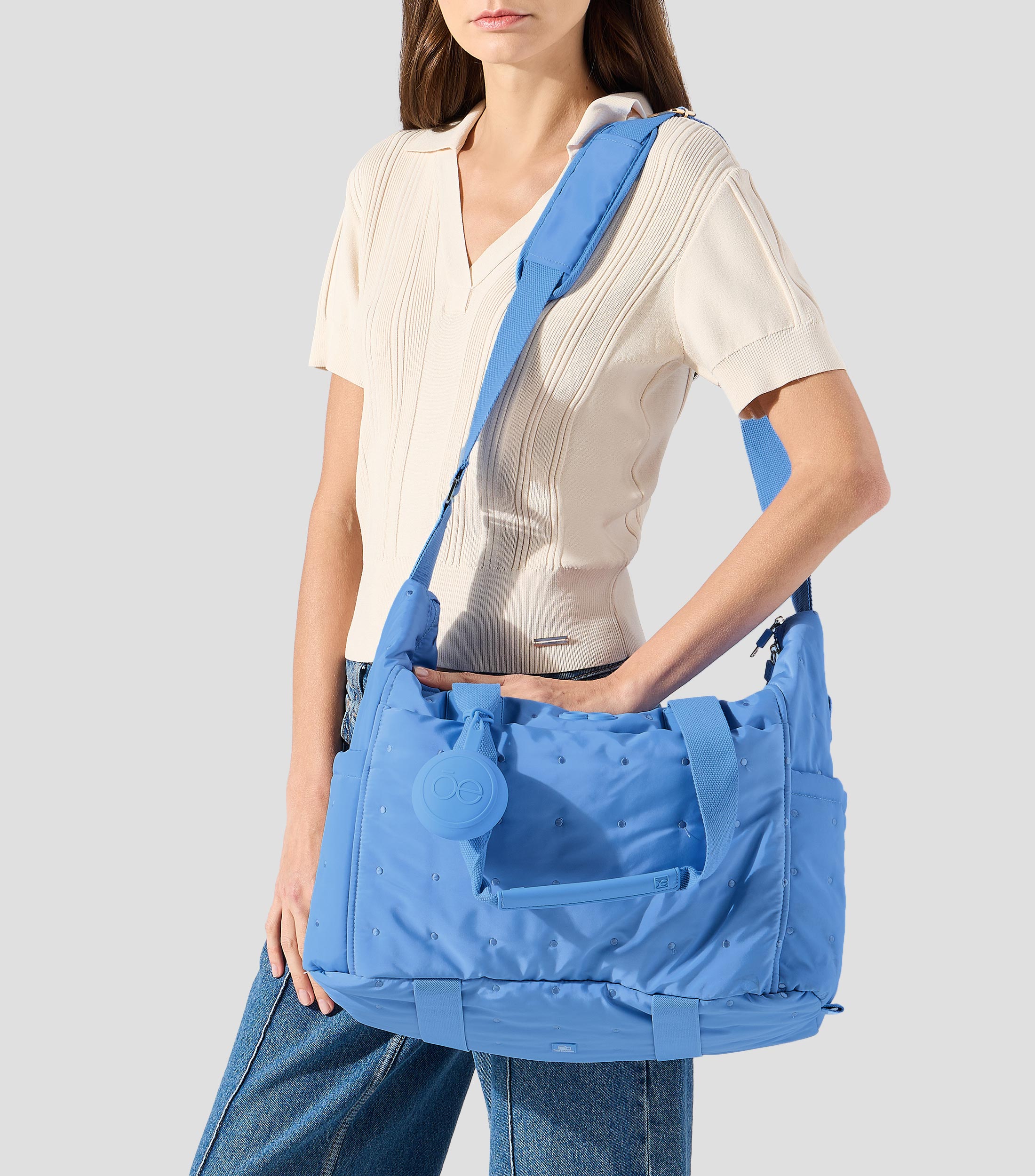 Pañalera duffle bag lisa con cambiador