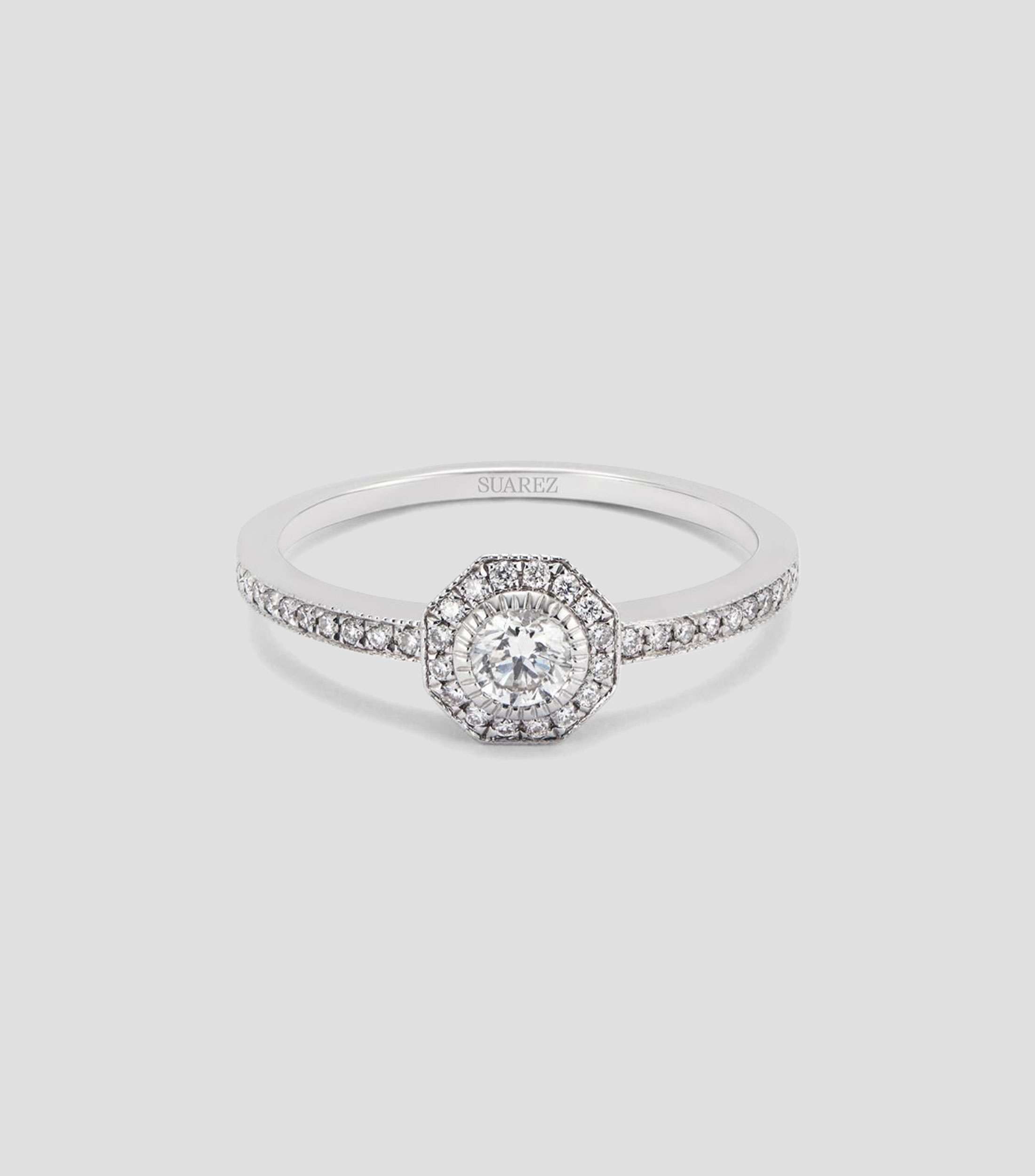 Anillo solitario de compromiso en Oro blanco de 18 Kilates con orla de diamantes Mujer