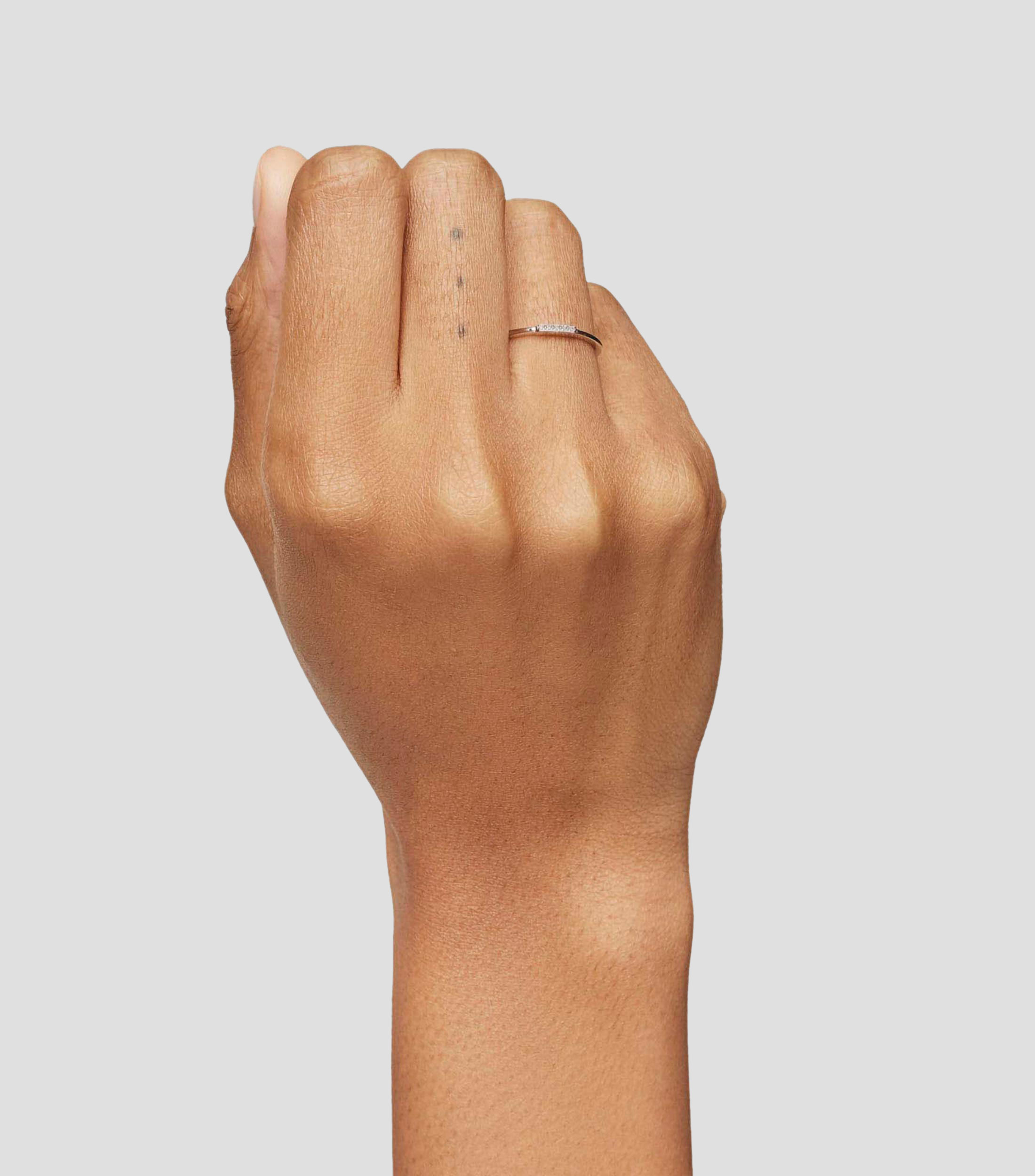 Anillo en oro blanco 18 Kilates Grain tira con diamantes Mujer