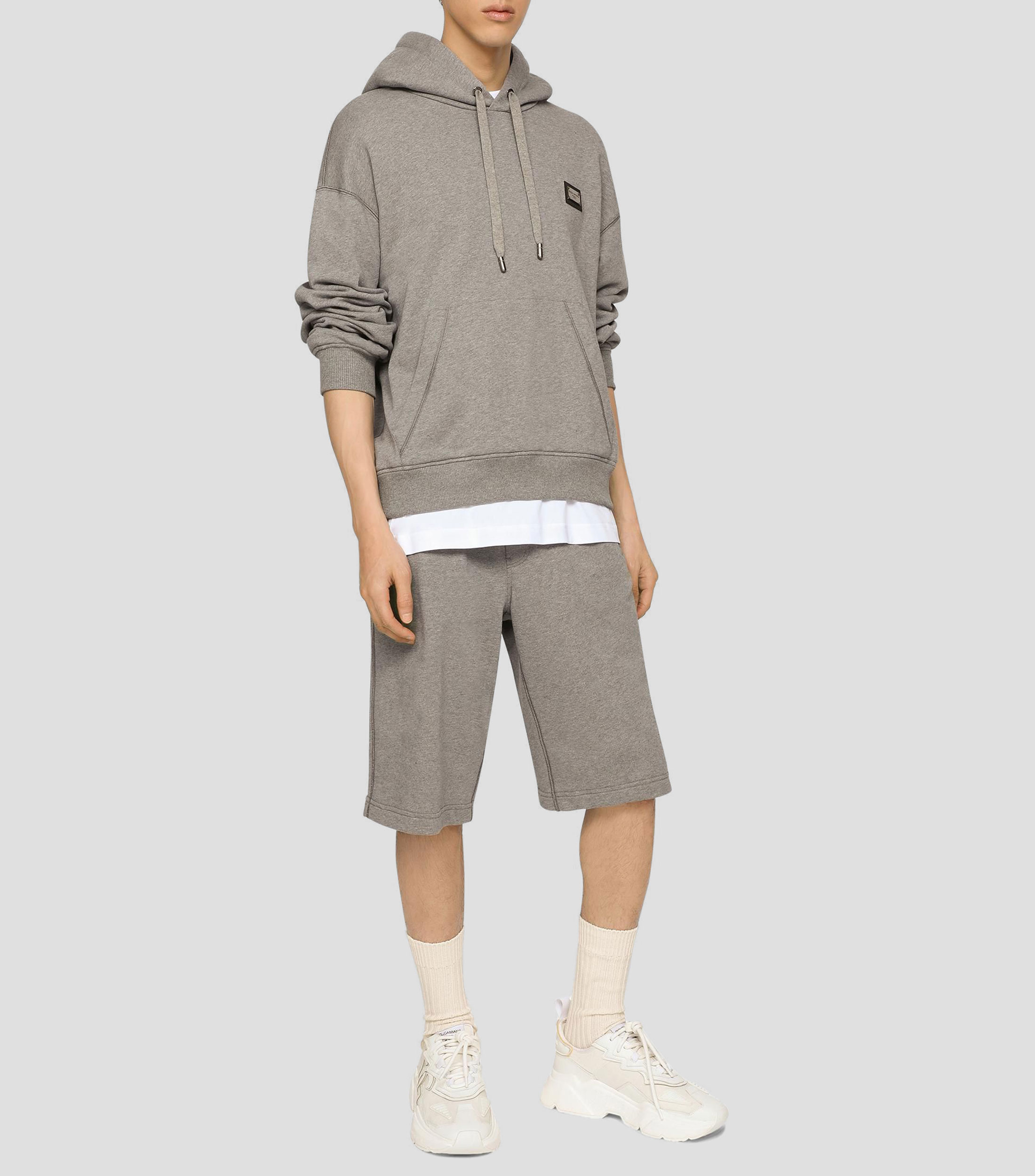 Playera cuello redondo manga corta Essential con bordado Hombre