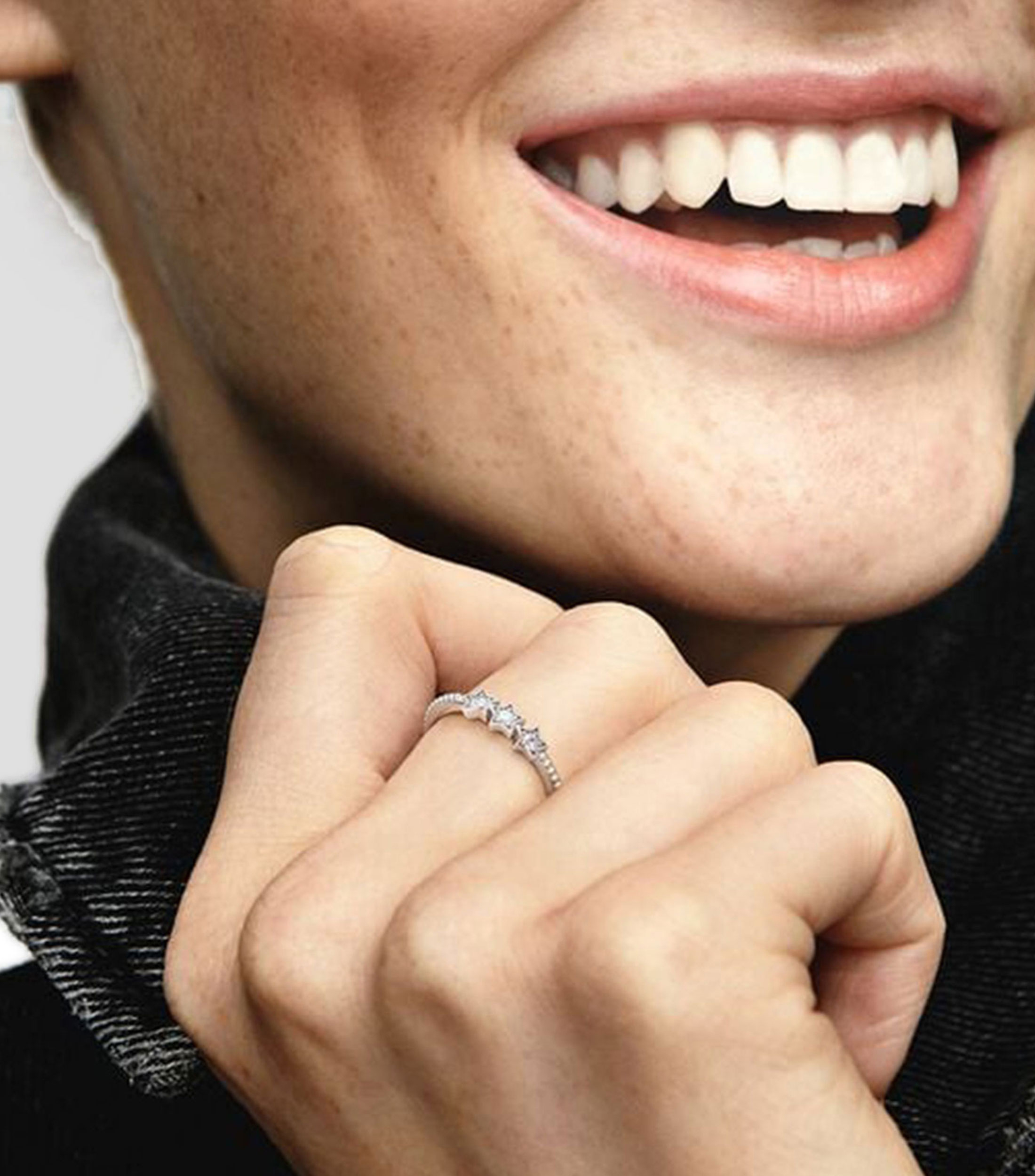 Anillo en plata Celestial Stars con zirconia cúbica Mujer