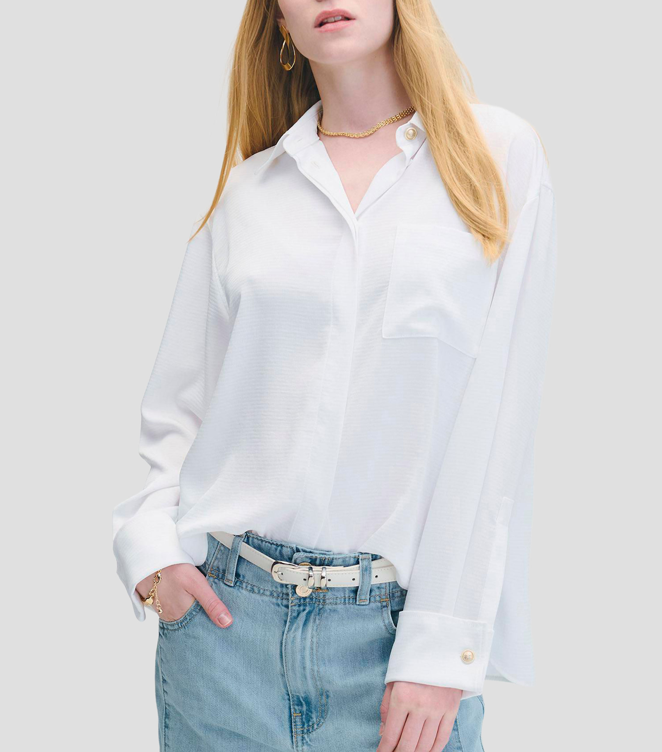 Camisa Blanca Satín con Textura Puño Francés Ruedo Asimétrico Mujer
