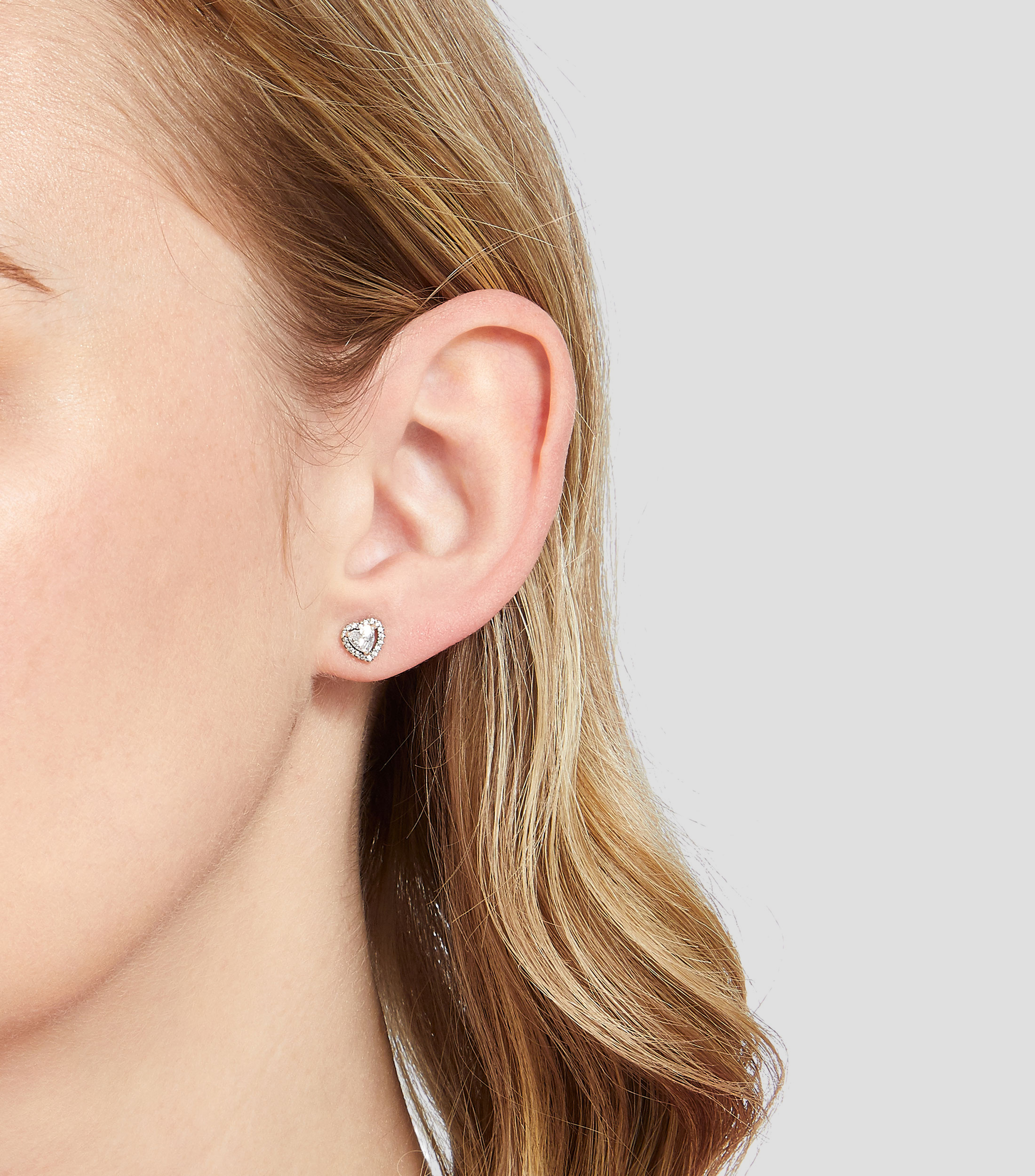 Aretes en plata con forma de corazon Mujer