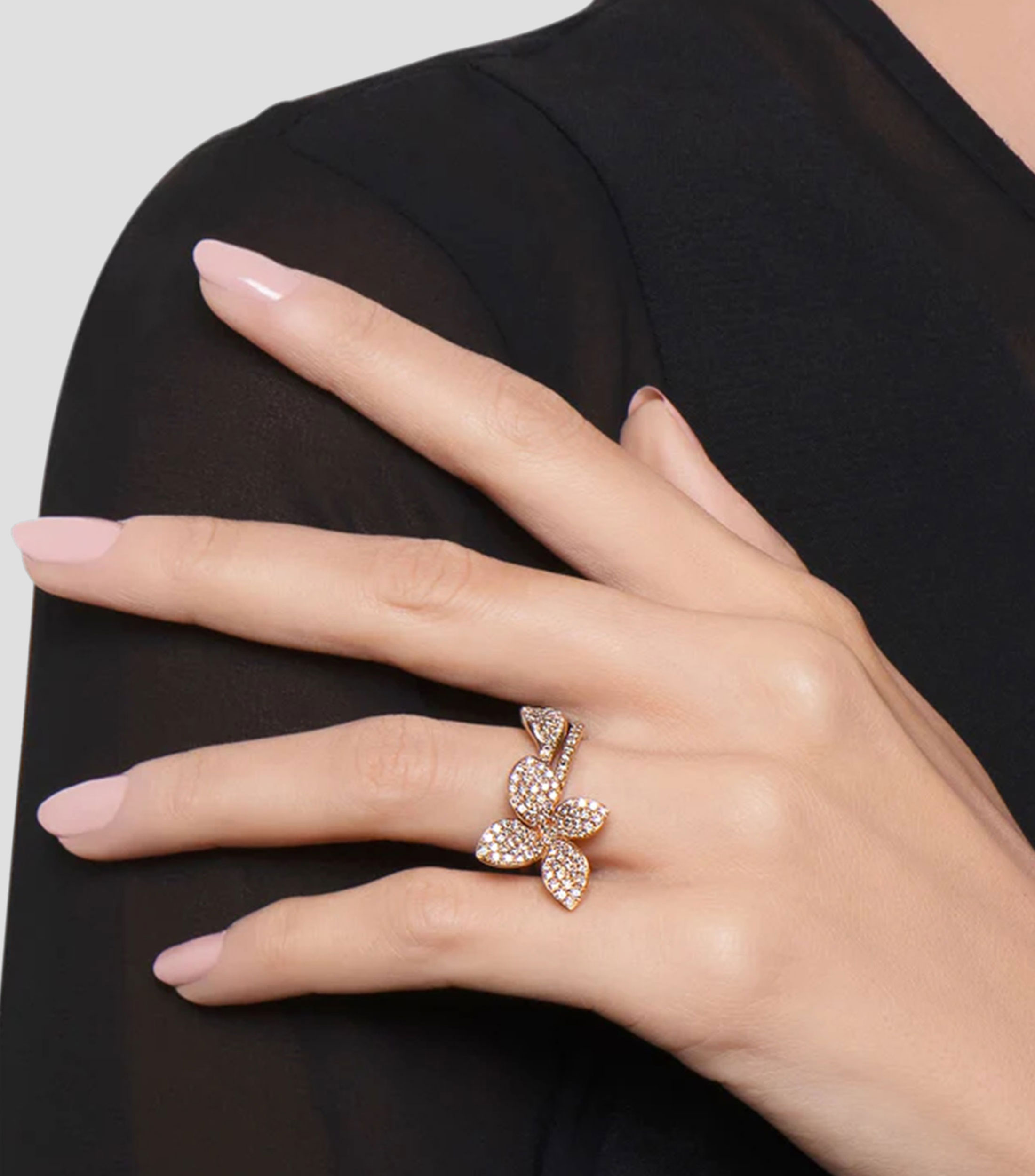 Anillo con Flor e Incrustaciones Mujer