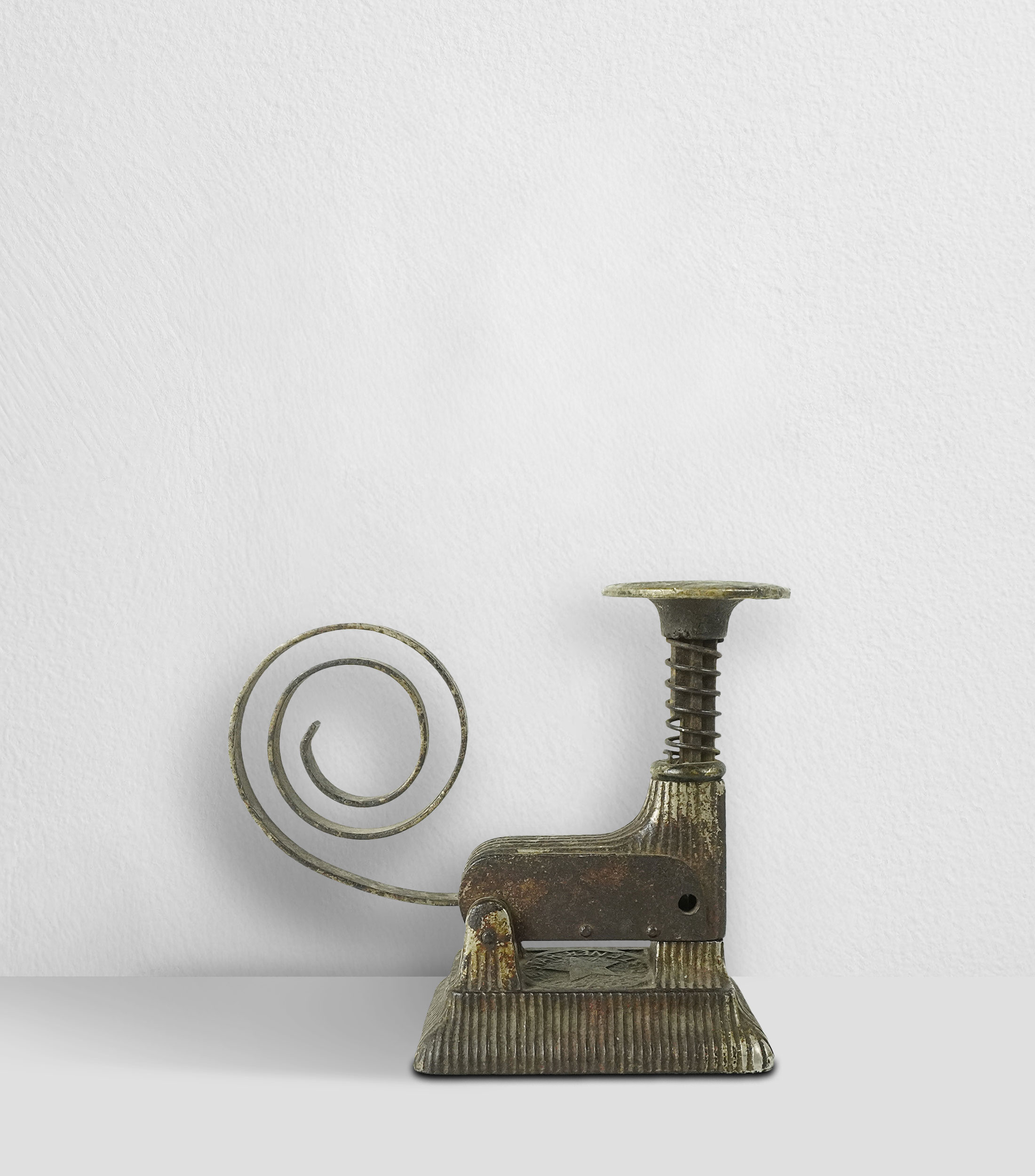 Engrapadora decorativa en metal