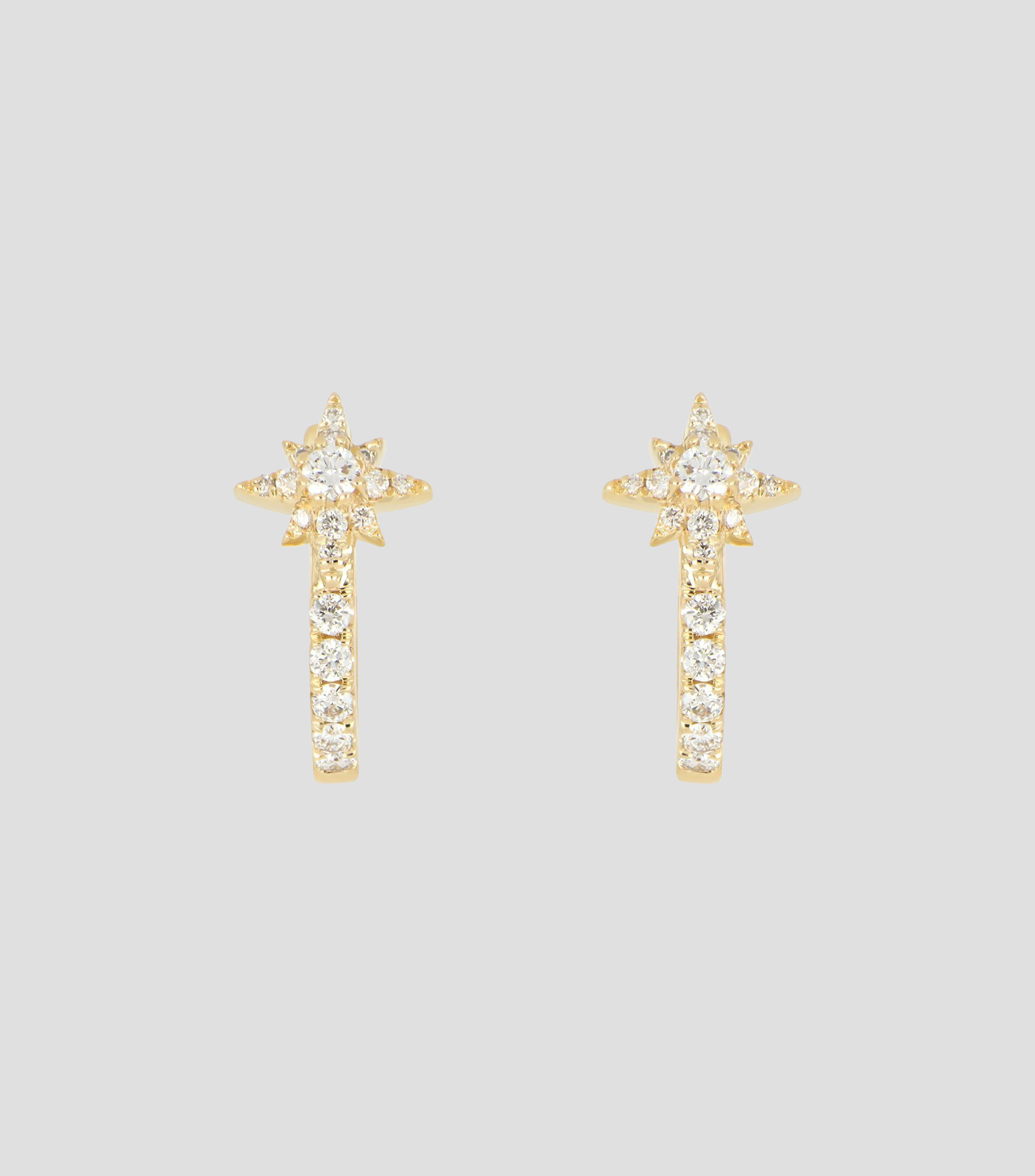 Aretes en Oro amarillo de 18 Kilates en forma de estrella con diamantes Mujer