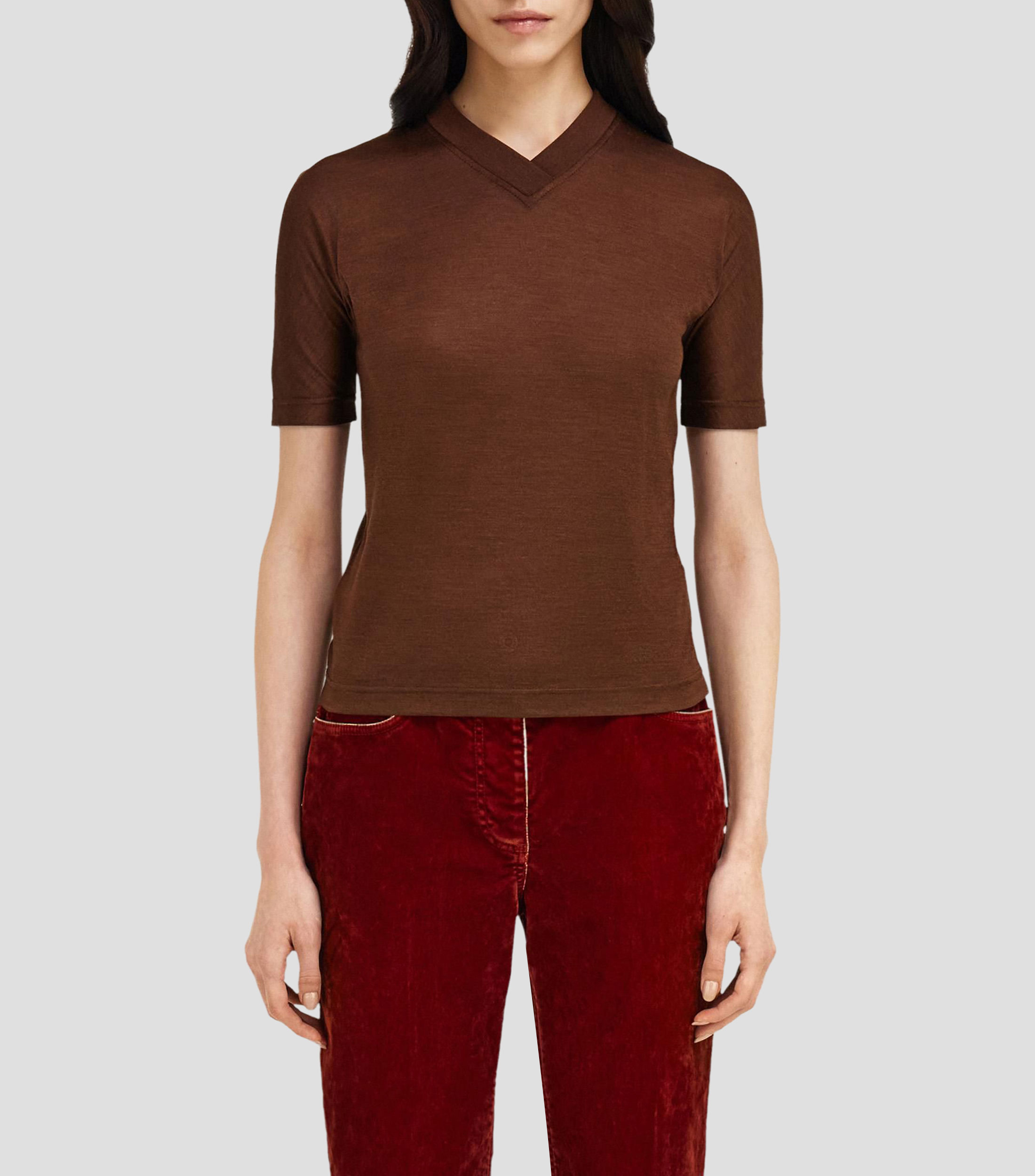 Playera cuello V manga corta lisa Mujer