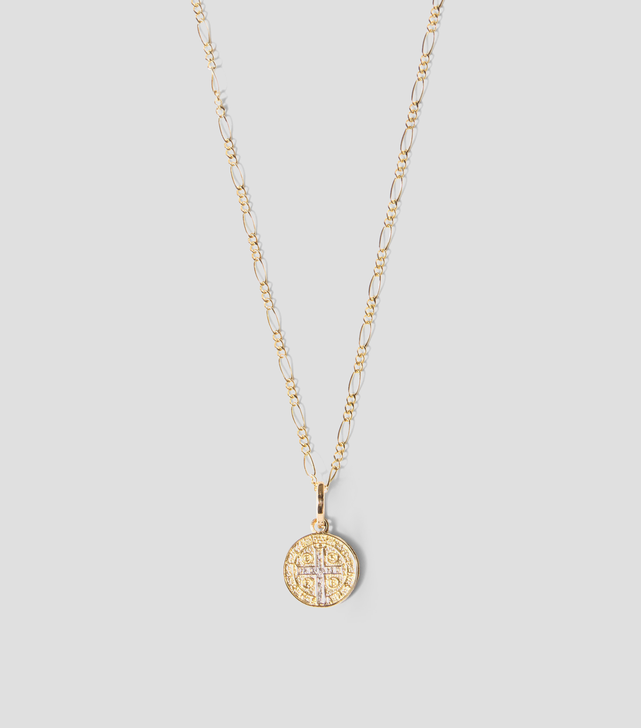 Cadena con medalla de dije San Benito Niña