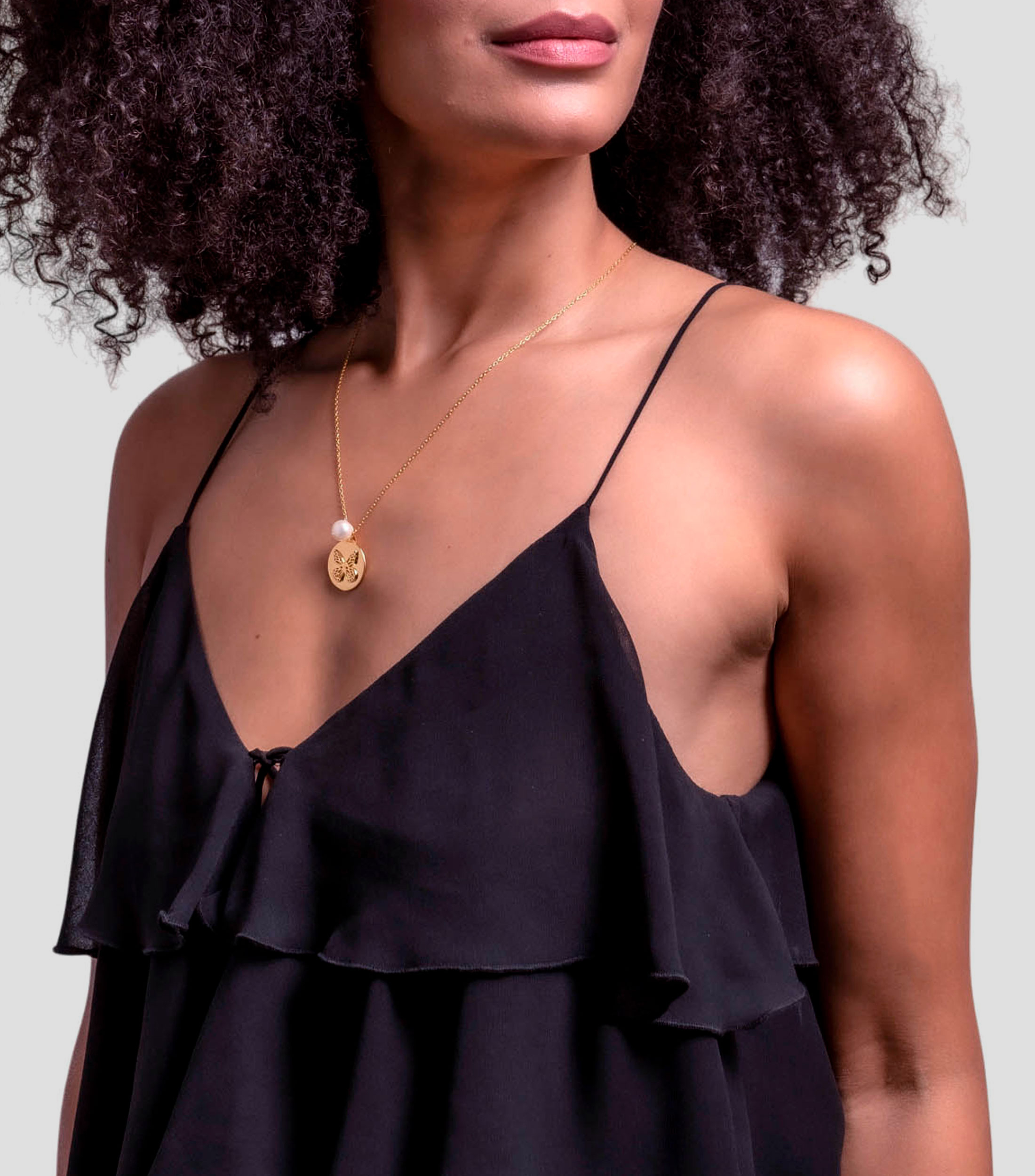 Collar con dije circular de mariposa Mujer