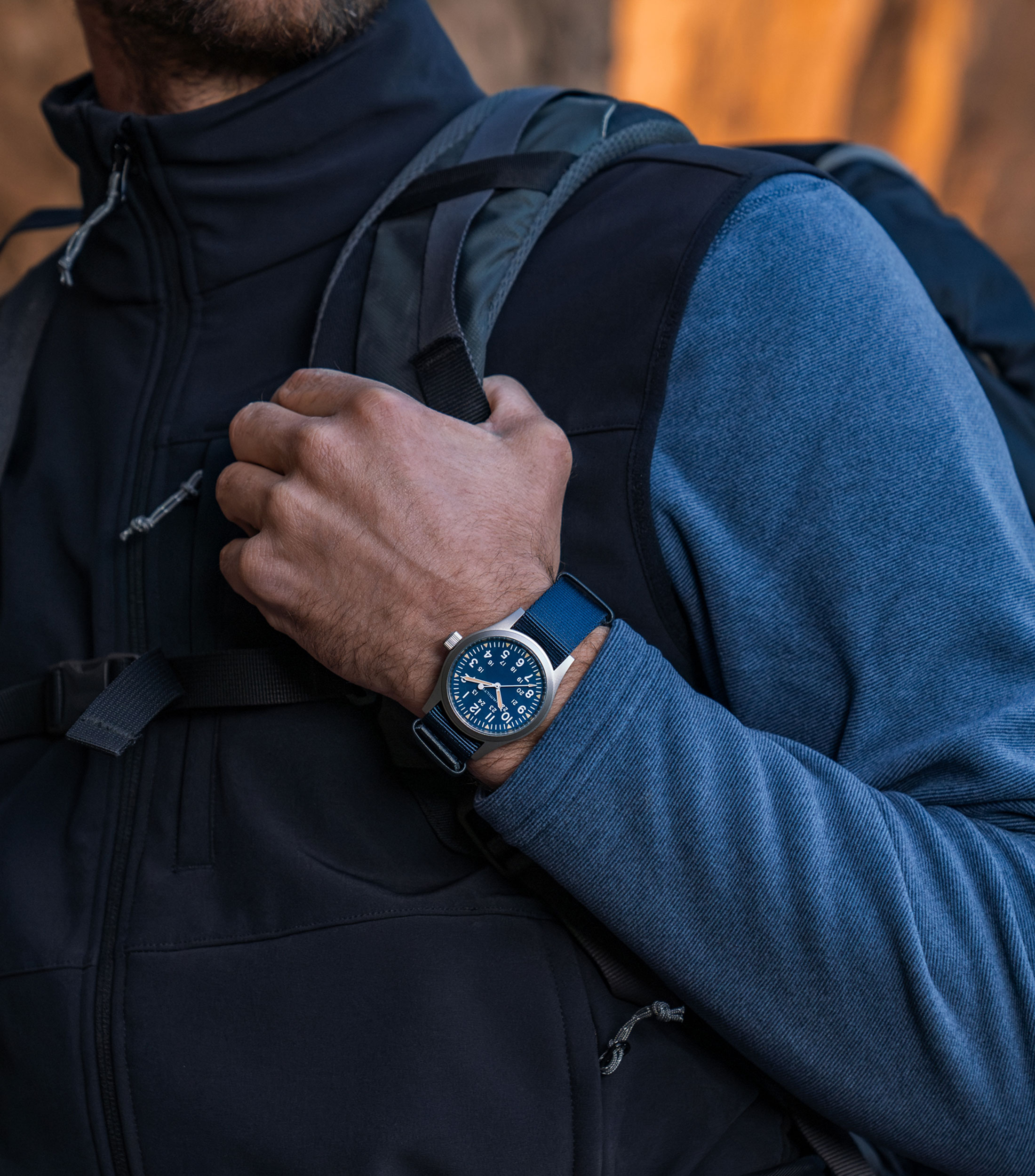 Reloj Unisex Khaki Field Casual, Plateado