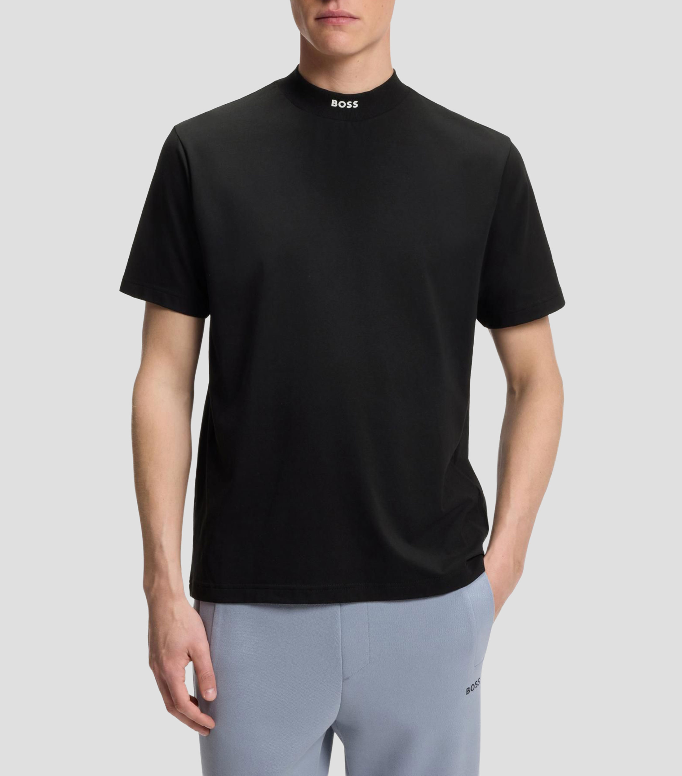 Playera relaxed de algodón elástico con cuello alto Hombre
