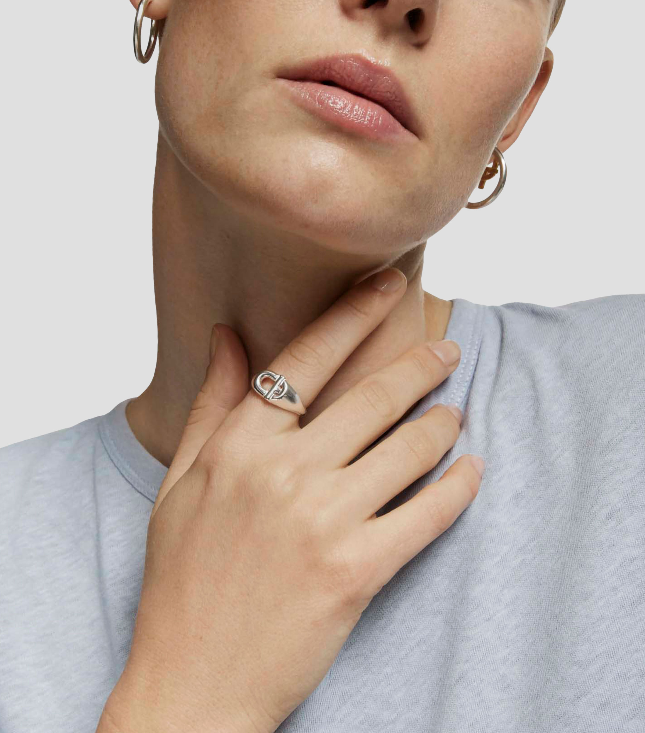 Anillo sello en plata Manifesto Mujer