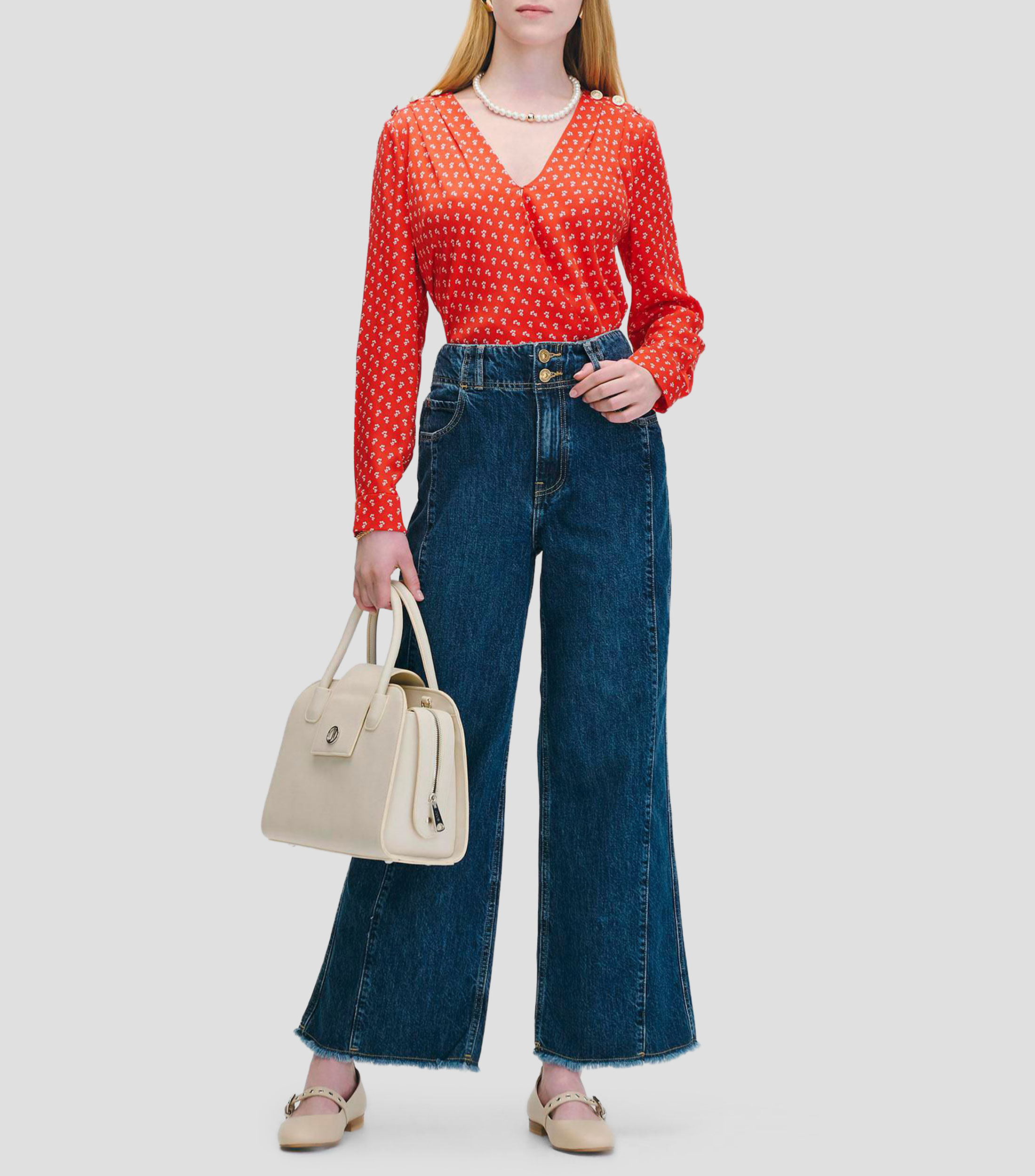 Blusa Envolvente Rojo Escarlata Mini Print Floral Botones Dorados y Alforzas en Hombro Mujer