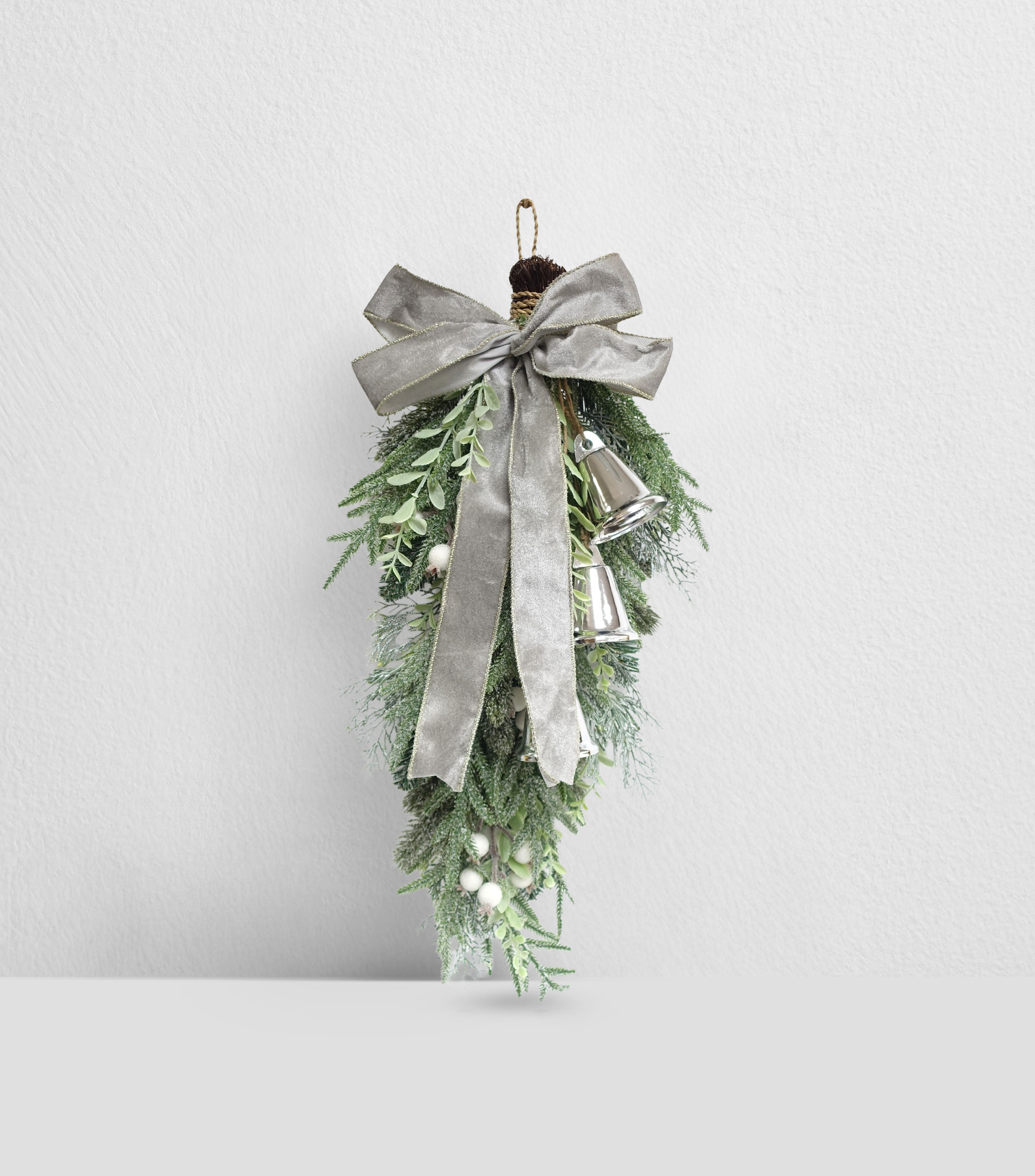 Figura Decorativa Navideña para puerta con campanas en Plástico