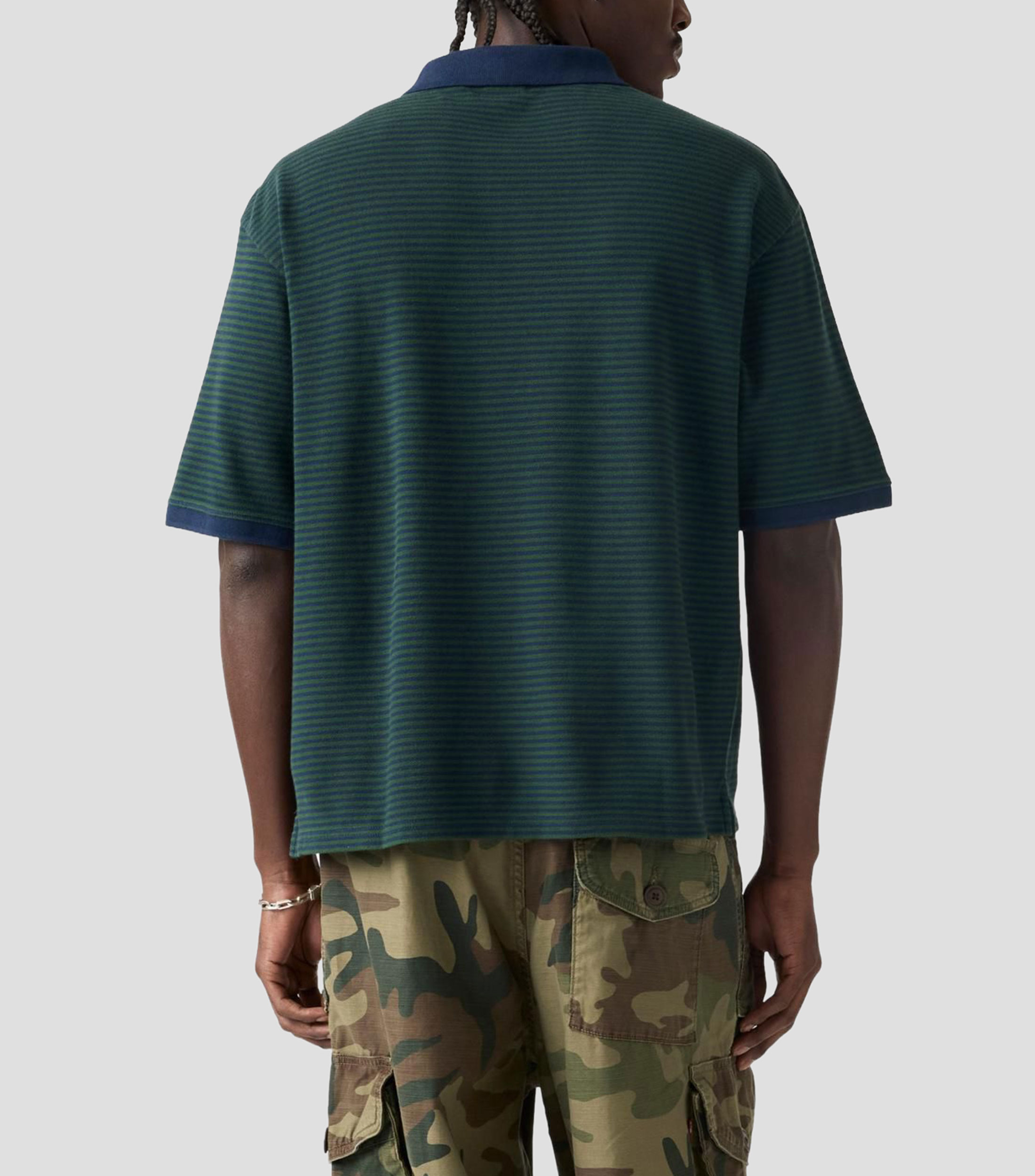 Playera tipo polo manga corta con líneas Hombre