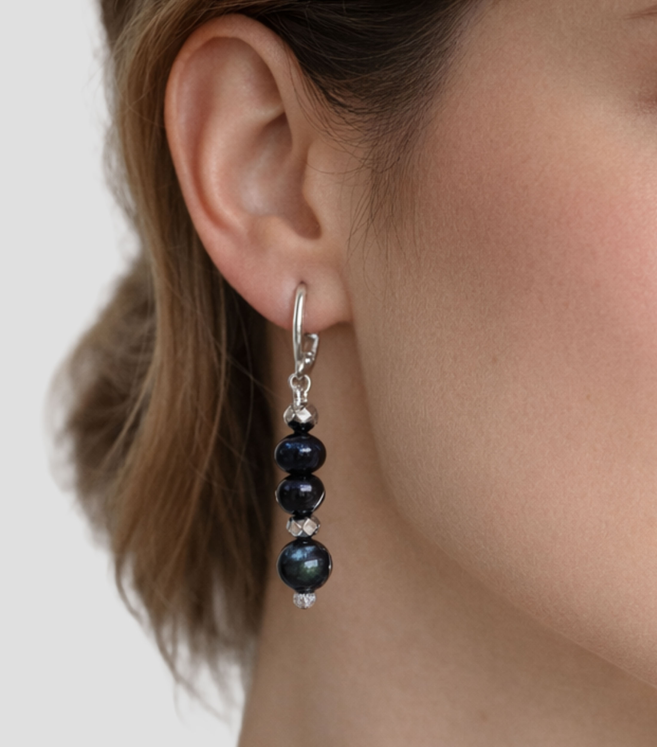 Aretes en plata .925 con perlas y hematita Perlas Mujer