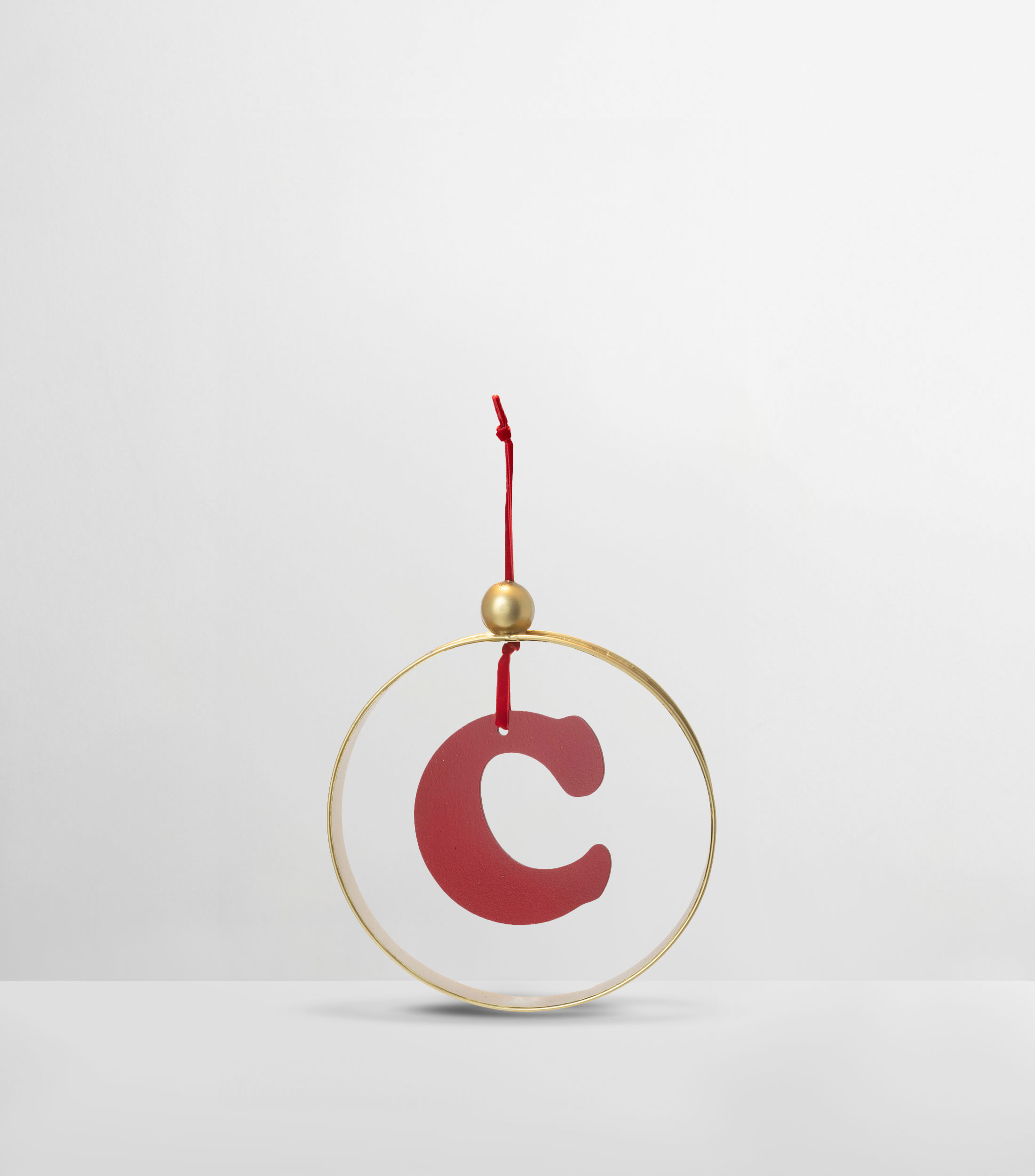 Ornamento Navideño Aro Letra C en metal y madera