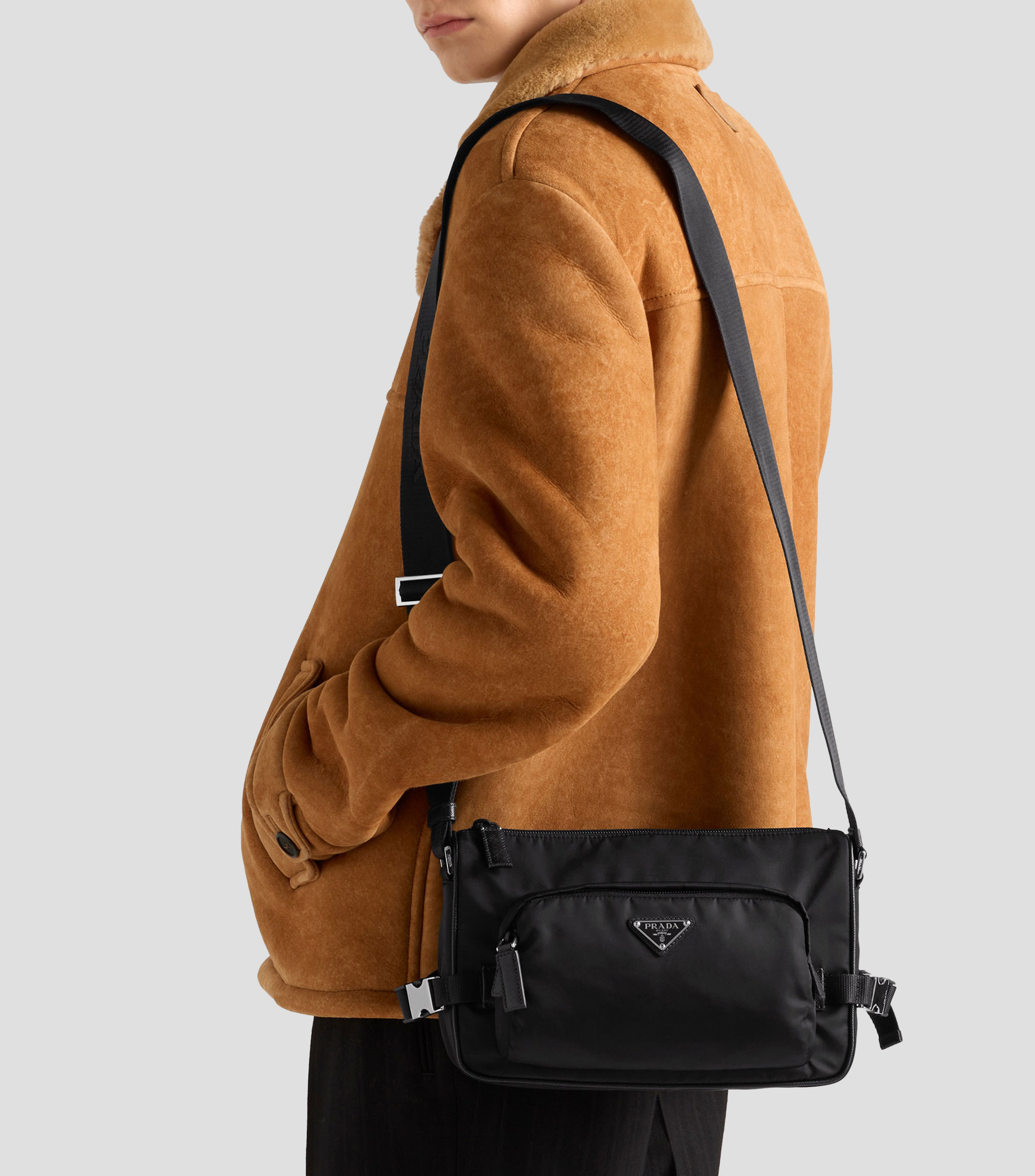 Bolso Crossbody Mediano en Re-Nylon y Piel Saffiano Sólido Hombre