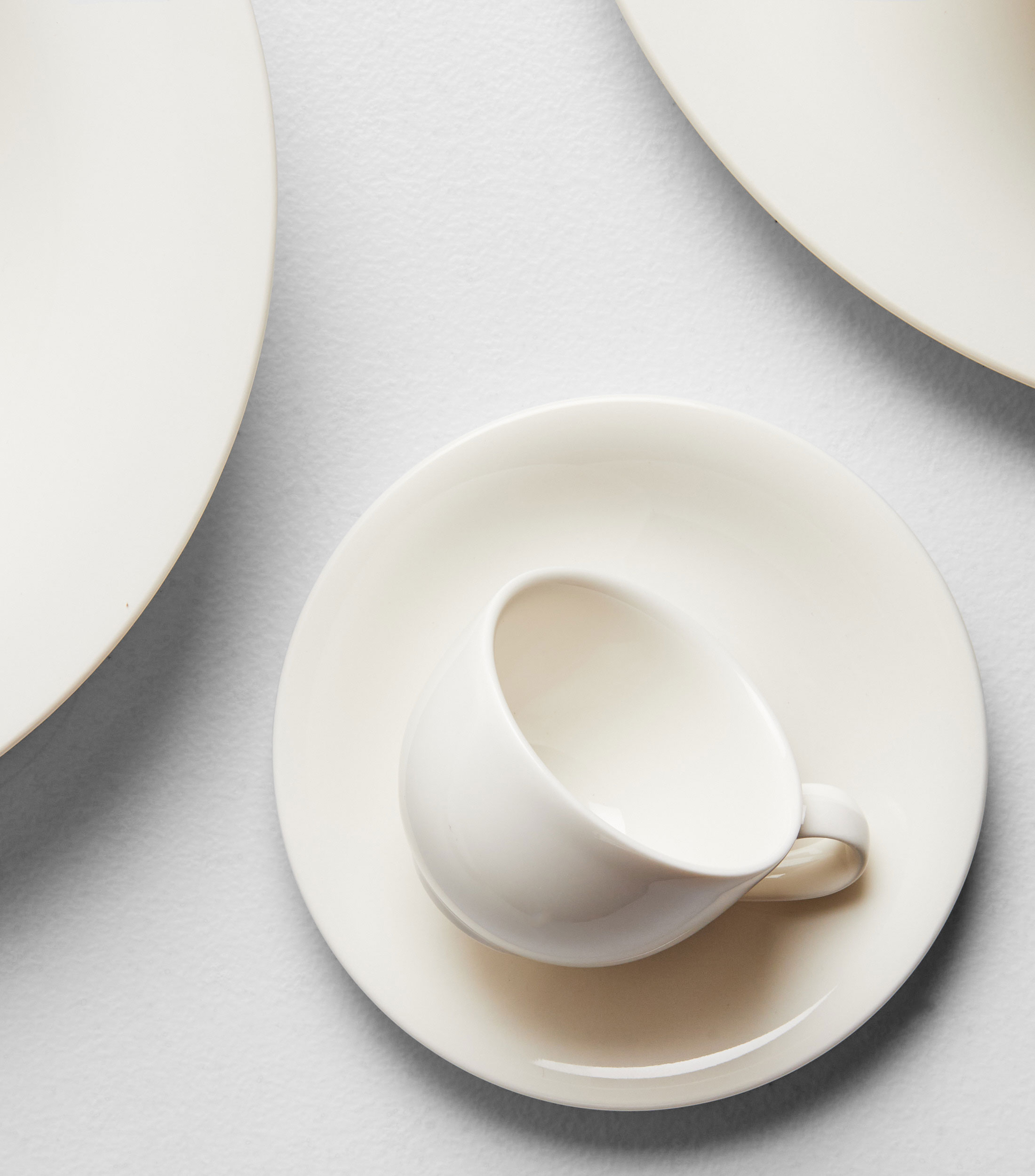 Plato para taza espresso en porcelana