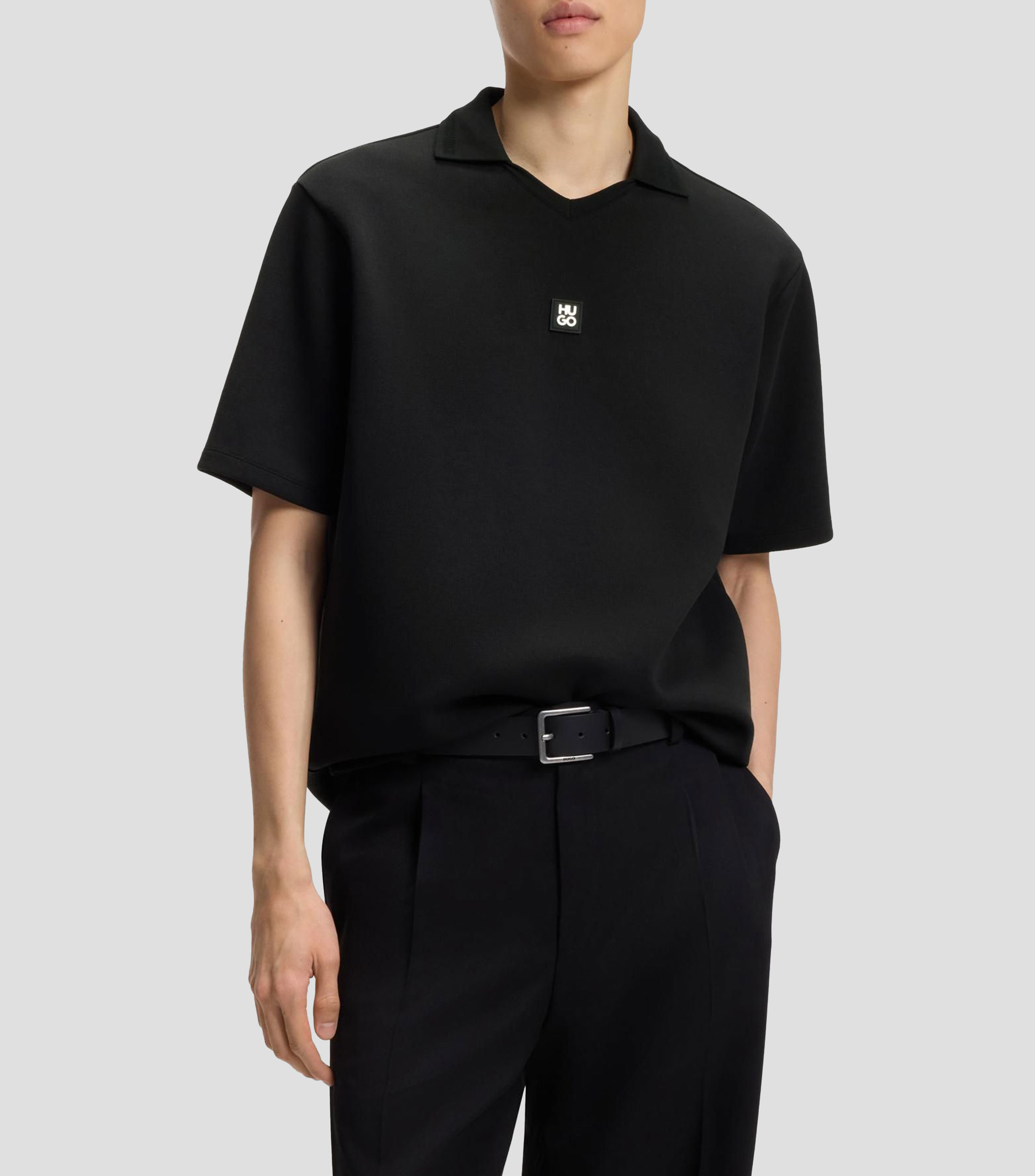Polo de algodón con estructura y cuello abierto Hombre