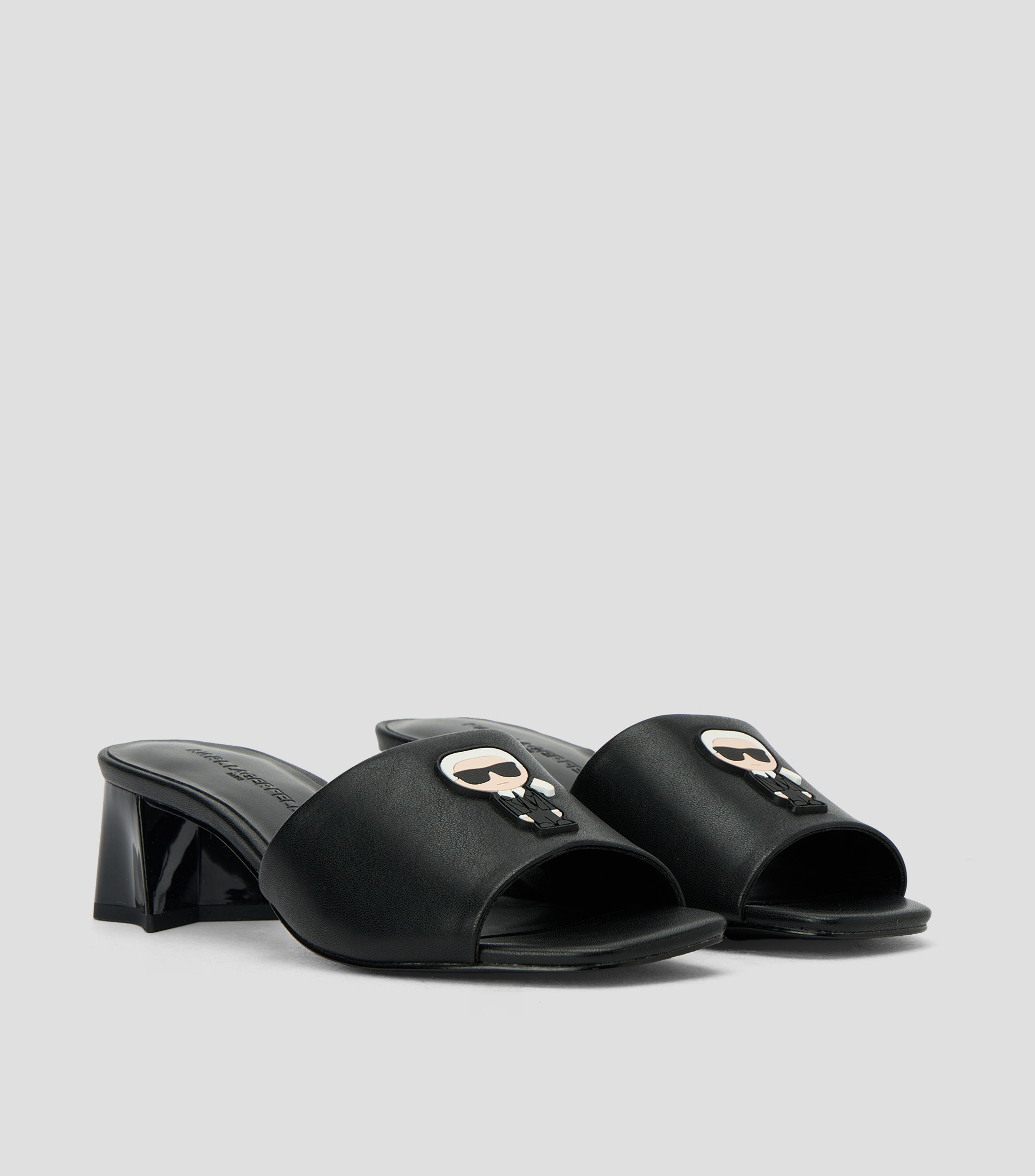 Sandalias con tacón bajo y ancho Mujer