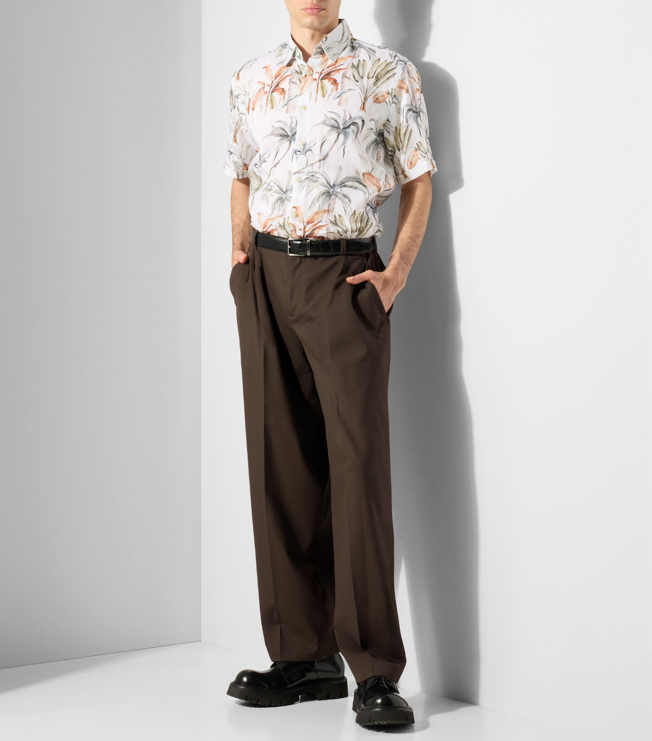 Camisa estampada en lino con manga corta Hombre
