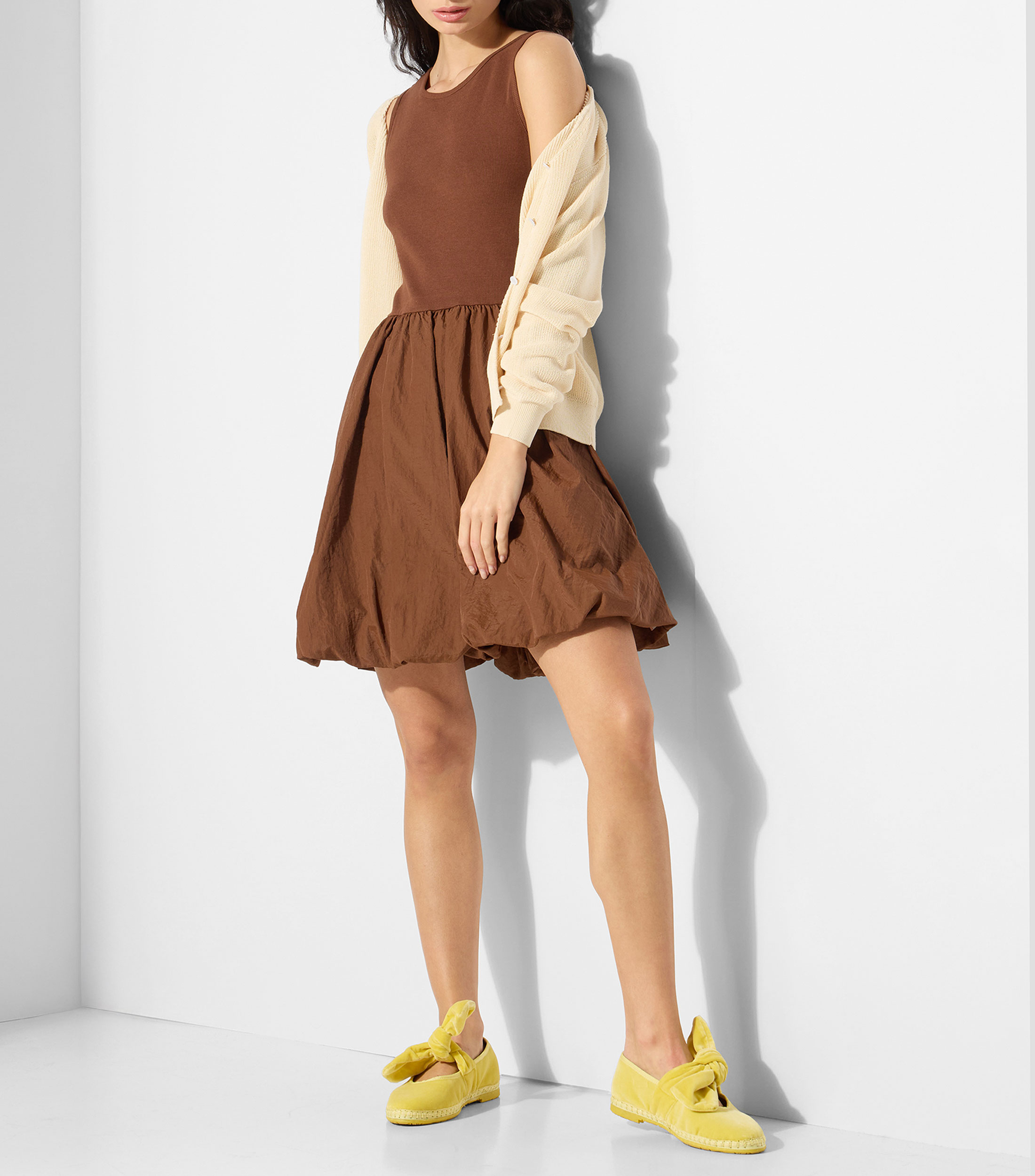 Vestido corto liso Mujer