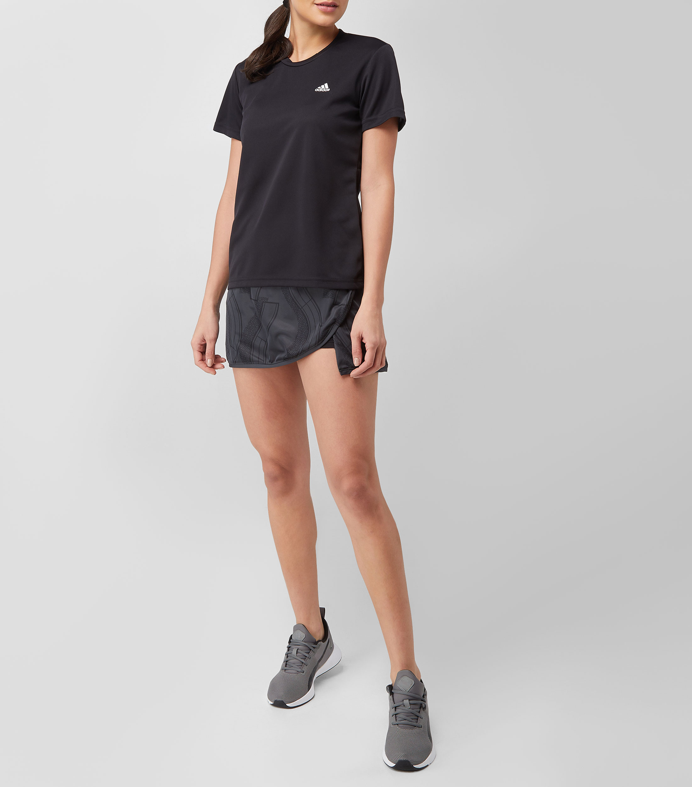 Playera deportiva de cuello redondo y manga corta Mujer