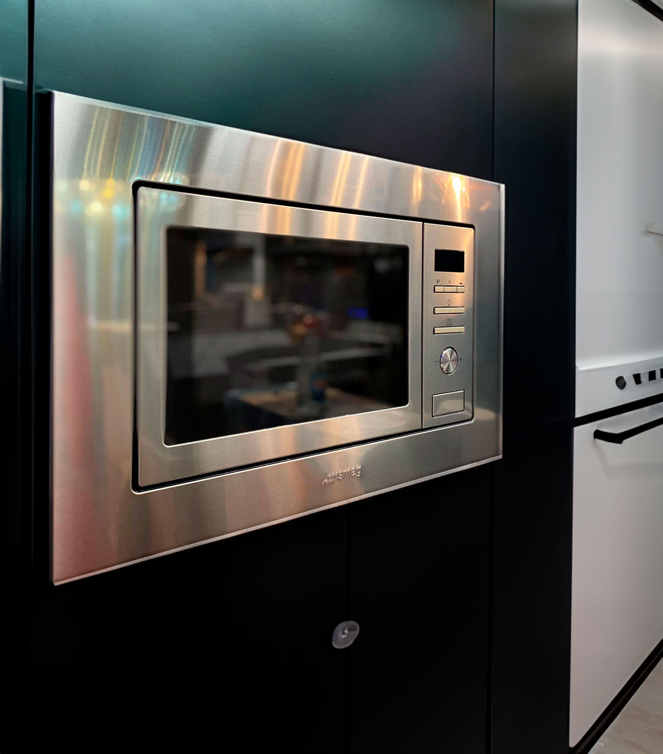 Horno de microondas empotrable plata