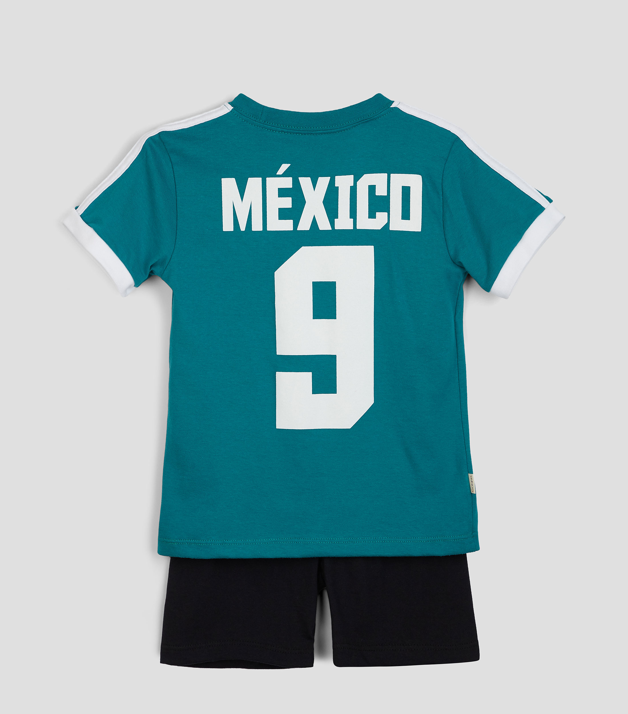 Conjunto de Playera, Short y Calcetines Niño