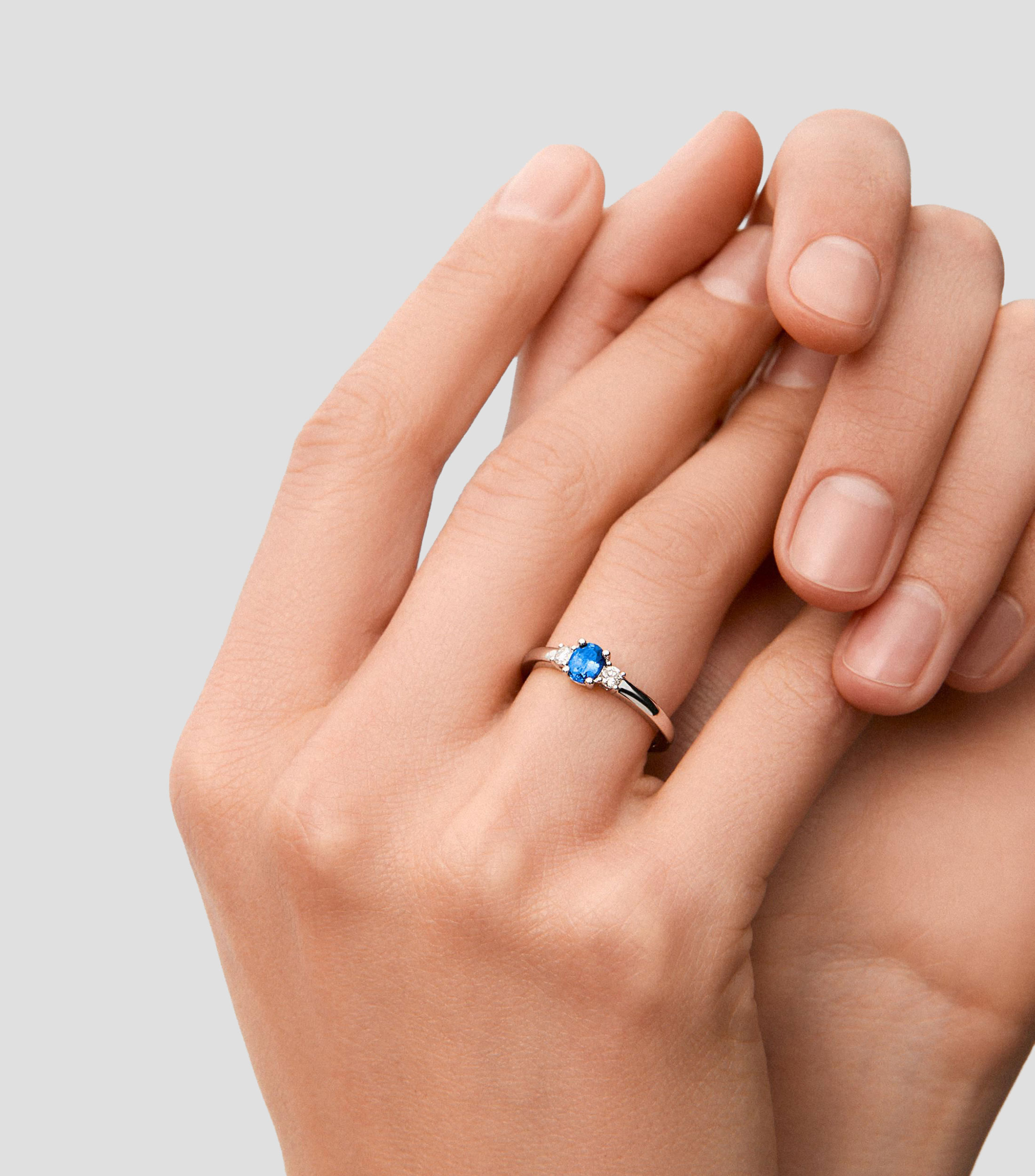 Anillo en oro blanco de 18 kilates Big Three con zafiro y diamantes Mujer