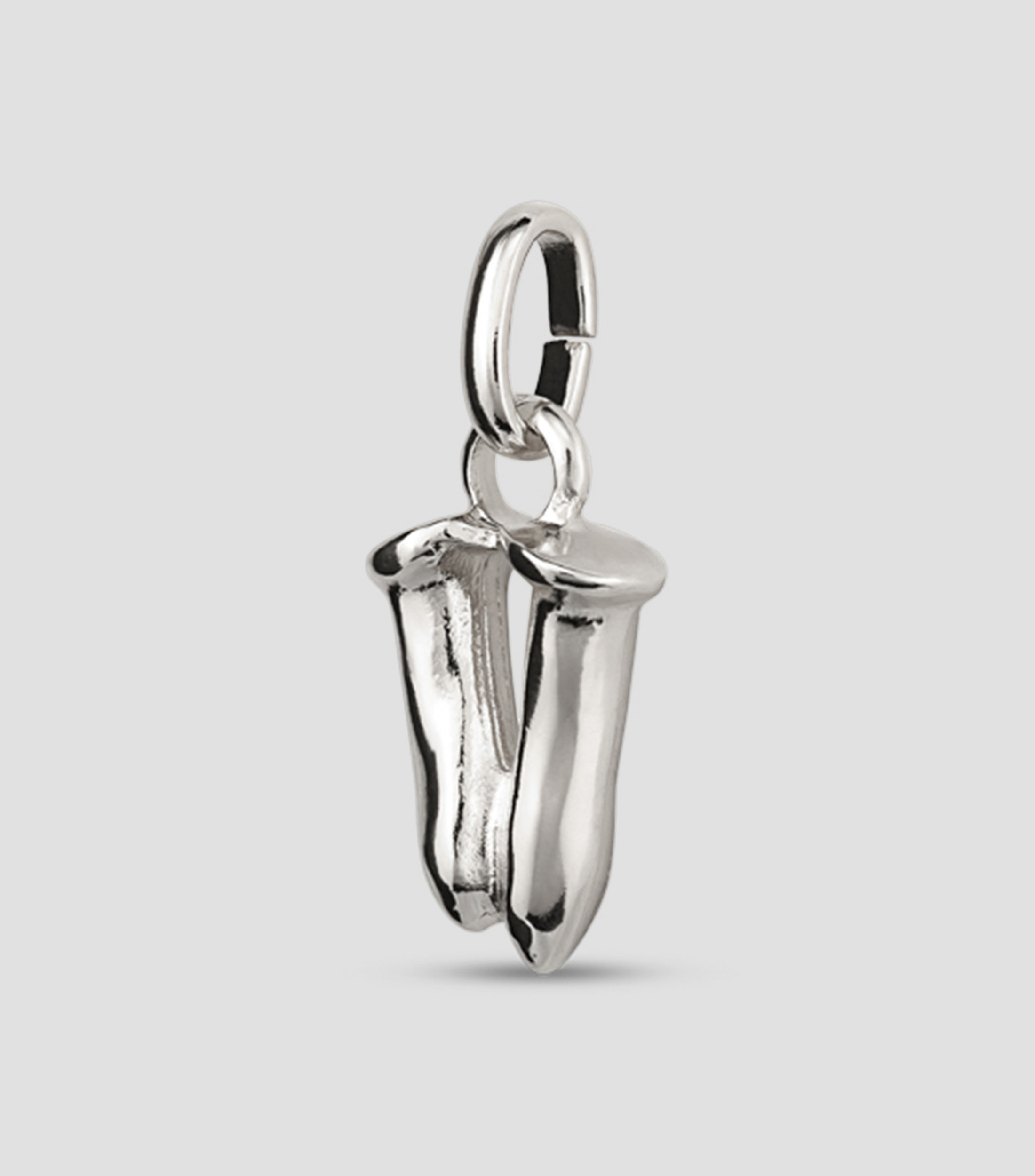 Charm letra V con argolla Mujer