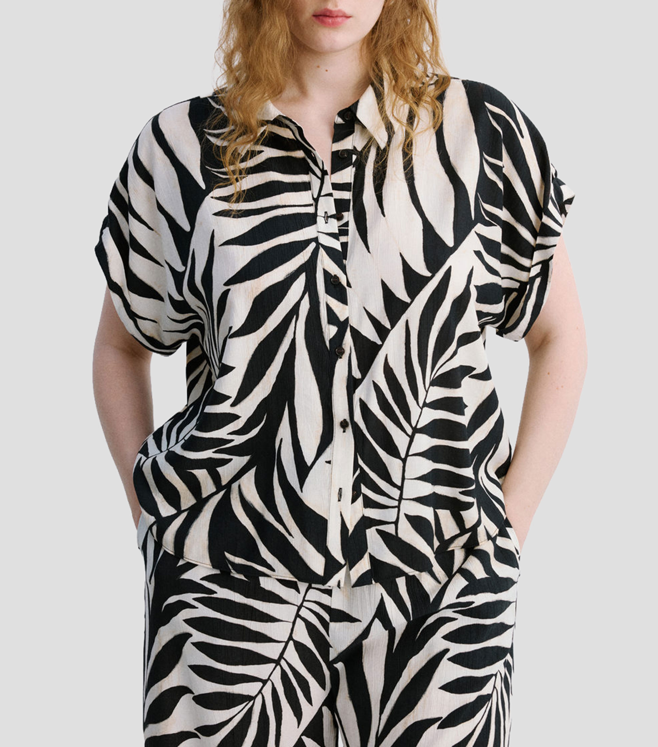 Camisa estampada manga corta Mujer