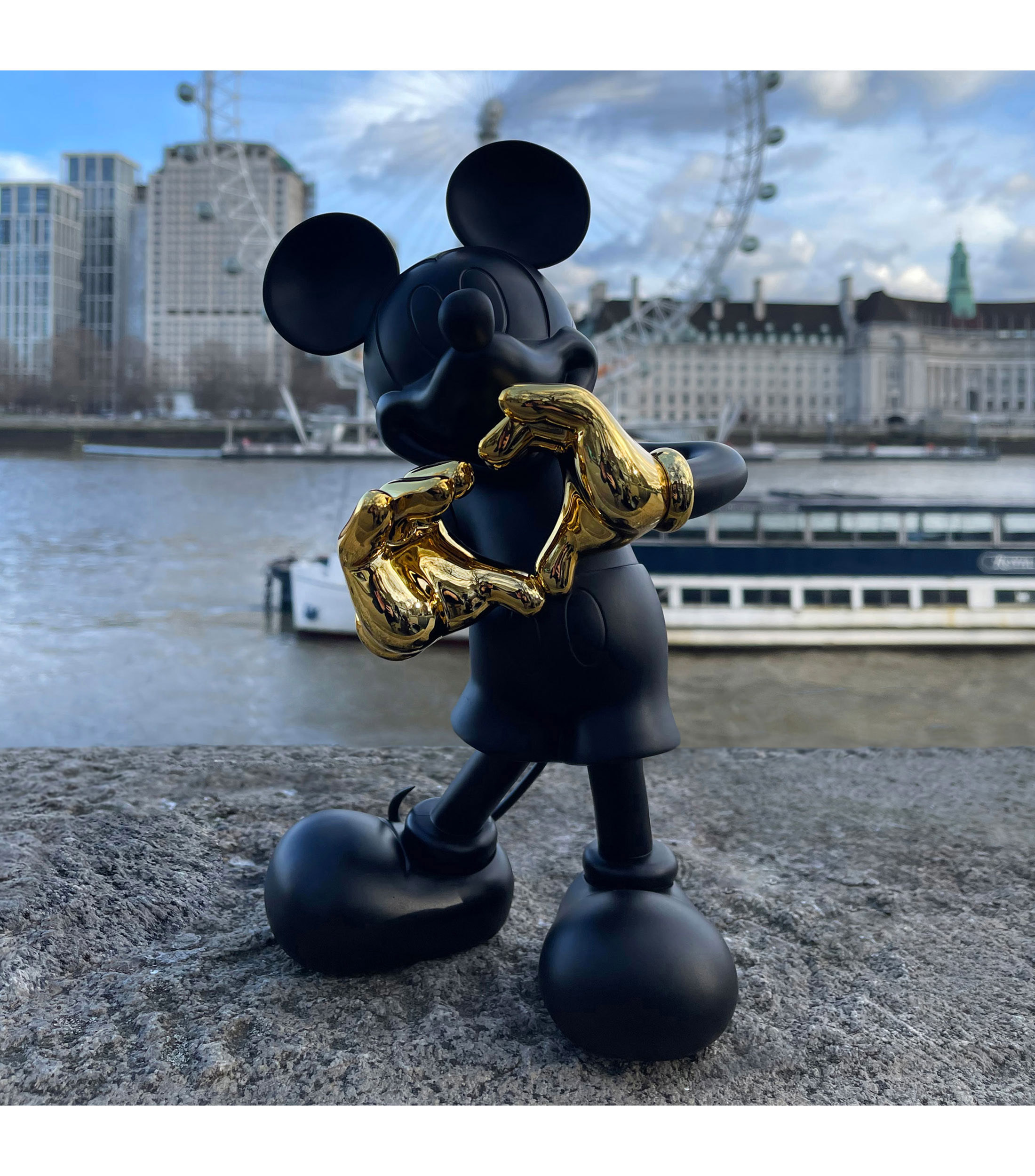 Figura decorativa Mickey WLove en material sintético