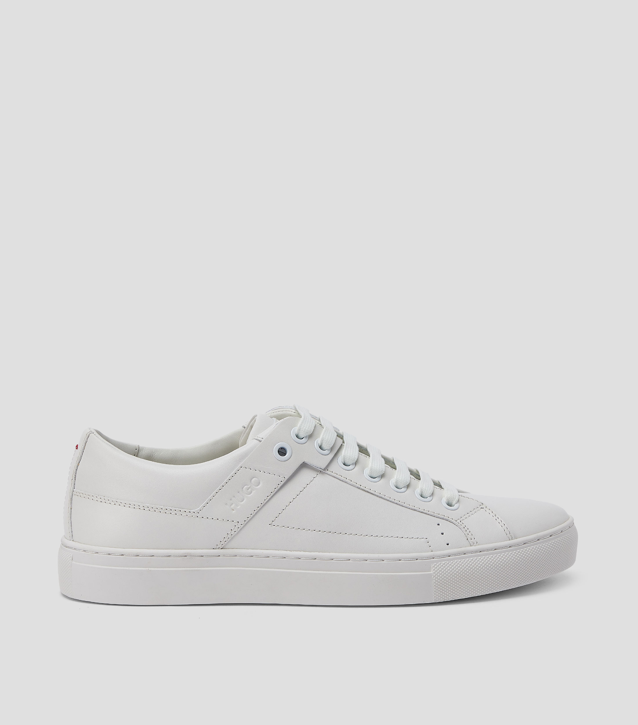 Hugo: Tenis casuales blancos de piel de napa con suela de goma