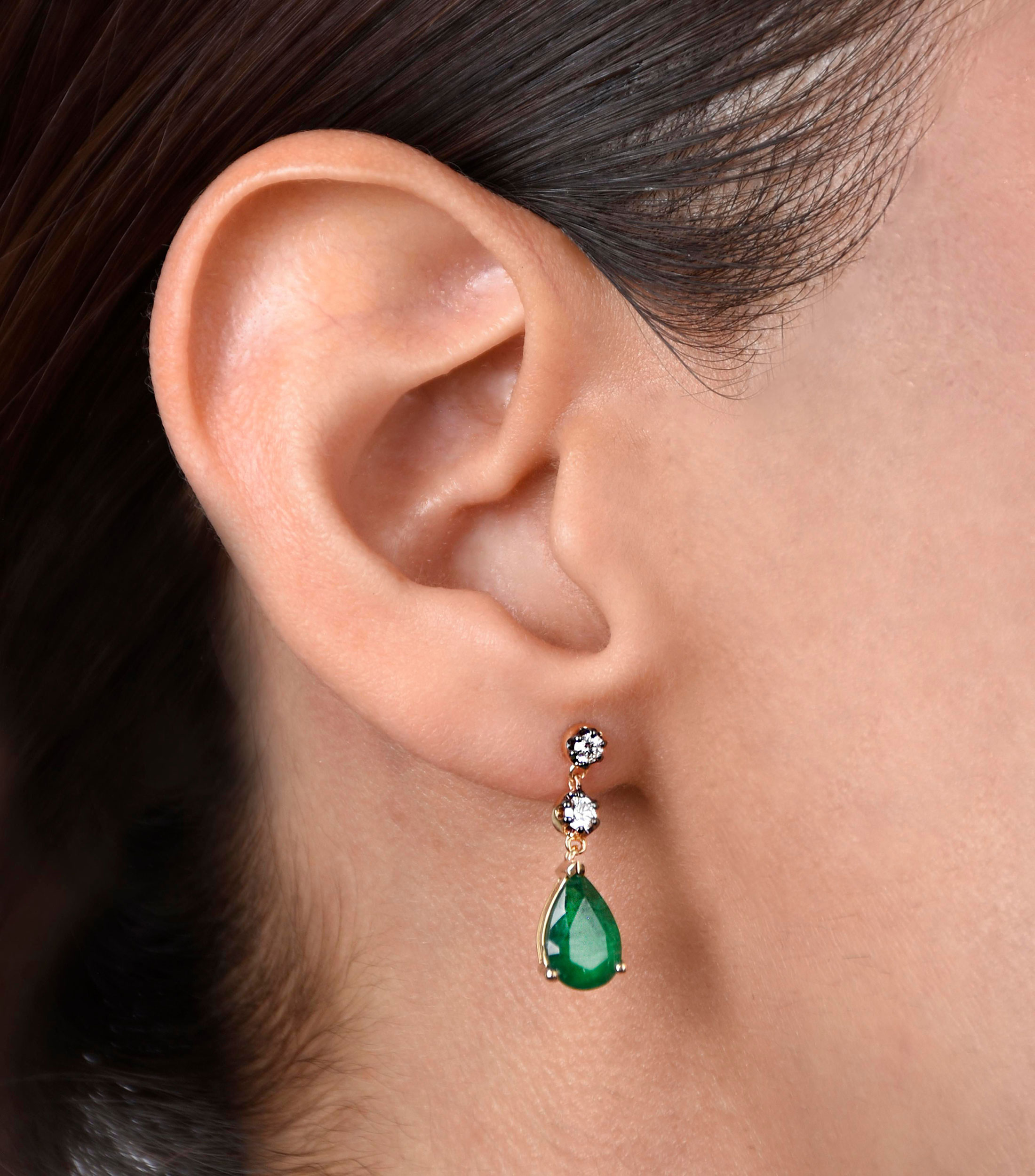 Aretes en Oro de 18 Kilates con Piedras Mujer