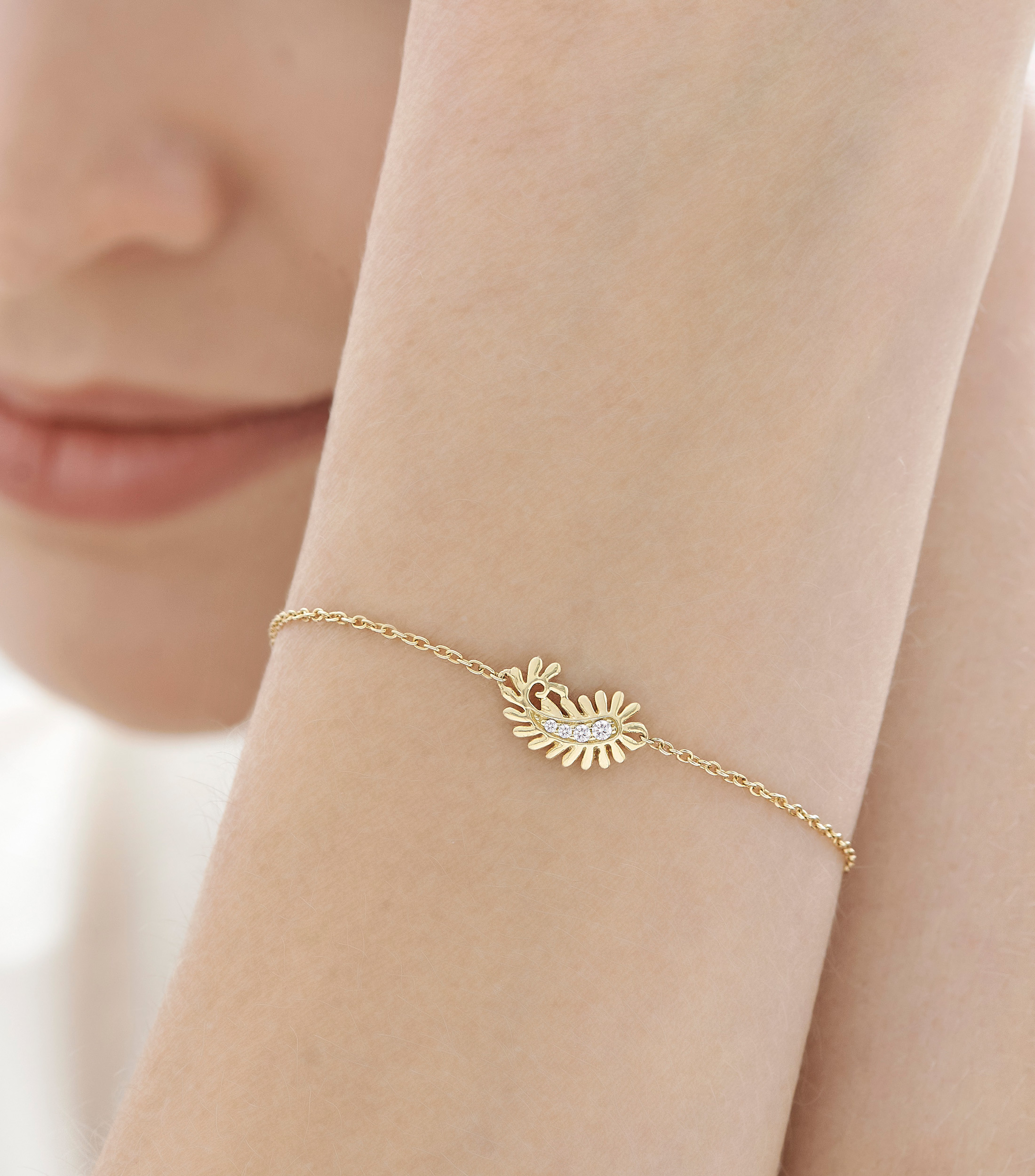 Pulsera en oro amarillo 18 Kilates con diamantes Mujer