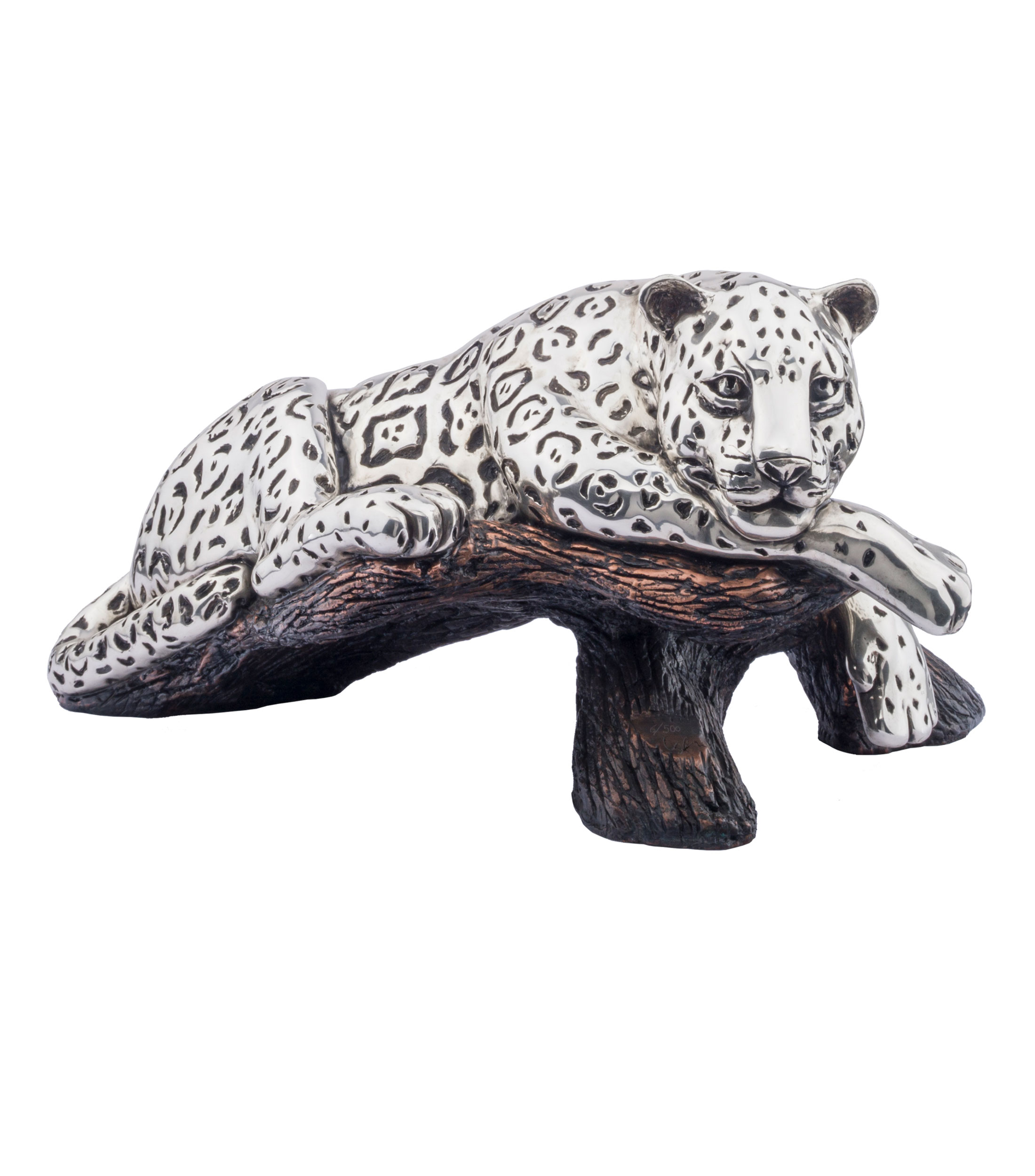 Escultura de jaguar recostado en una rama acabado plata