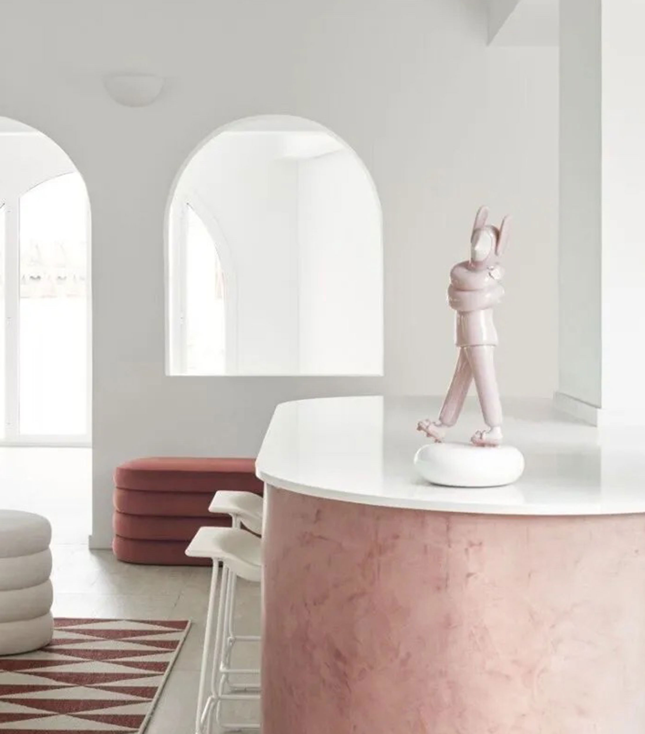 Escultura Embraced Pink en Porcelana
