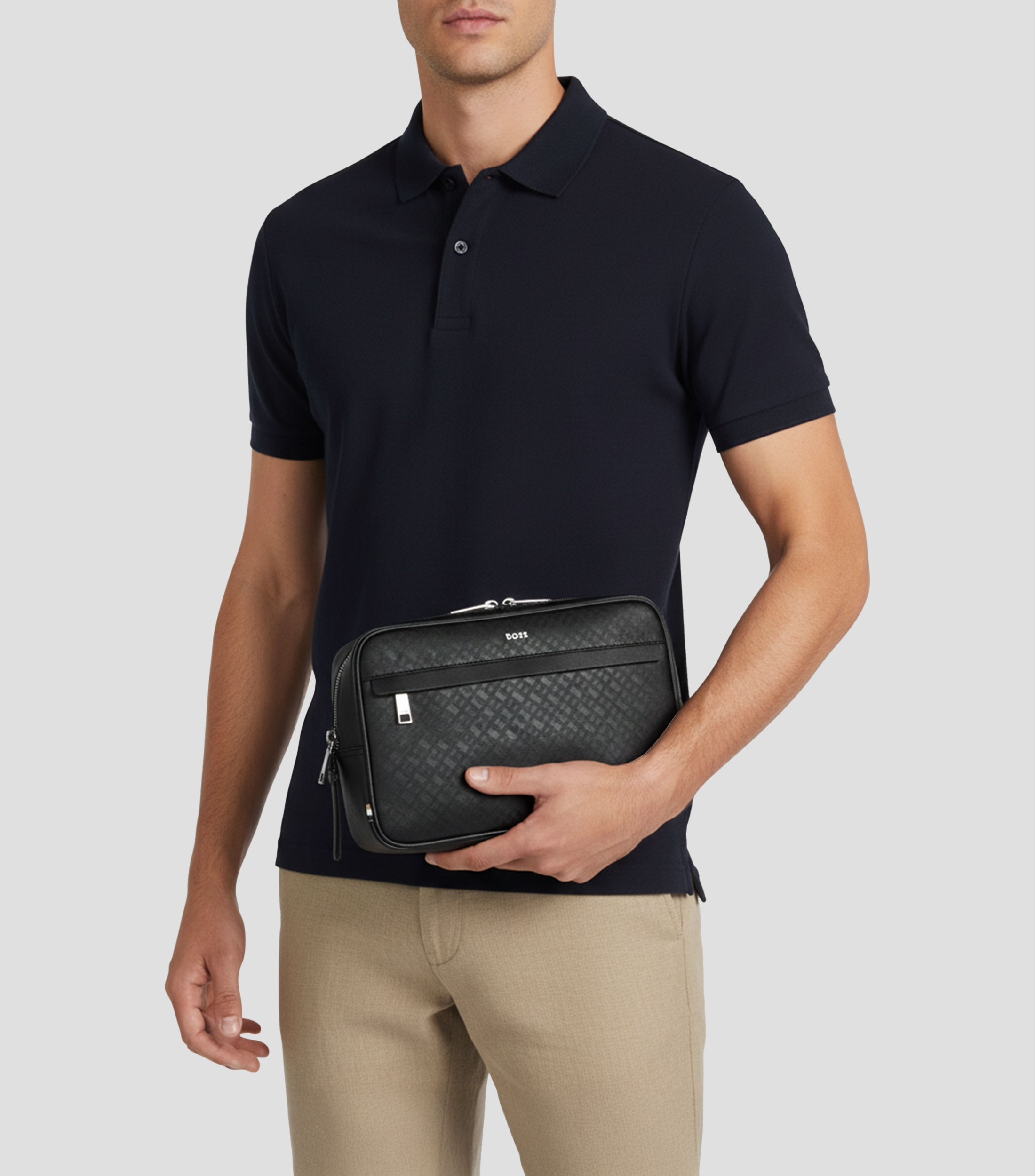 Neceser con monograma y logotipo metalizado en relieve Hombre